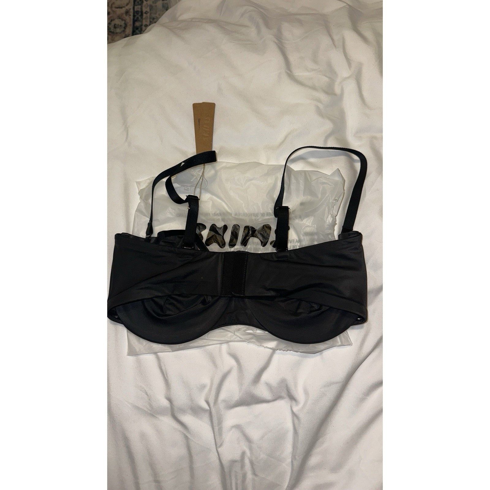 SKIMS NWT SKIMS SMOOTHING UNLINED STRAPLESS BRA Size ONE SIZE - 2 Thumbnail