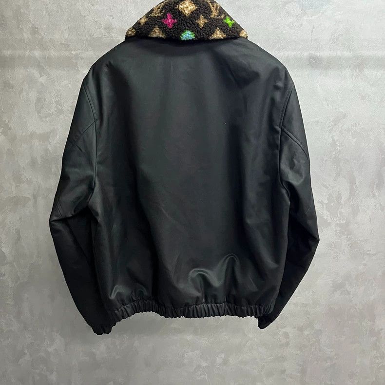 Louis Vuitton Louis Vuitton 24 Green monogrammed Logo zip-up long-sleeve Size US M / EU 48-50 / 2 - 5 Thumbnail
