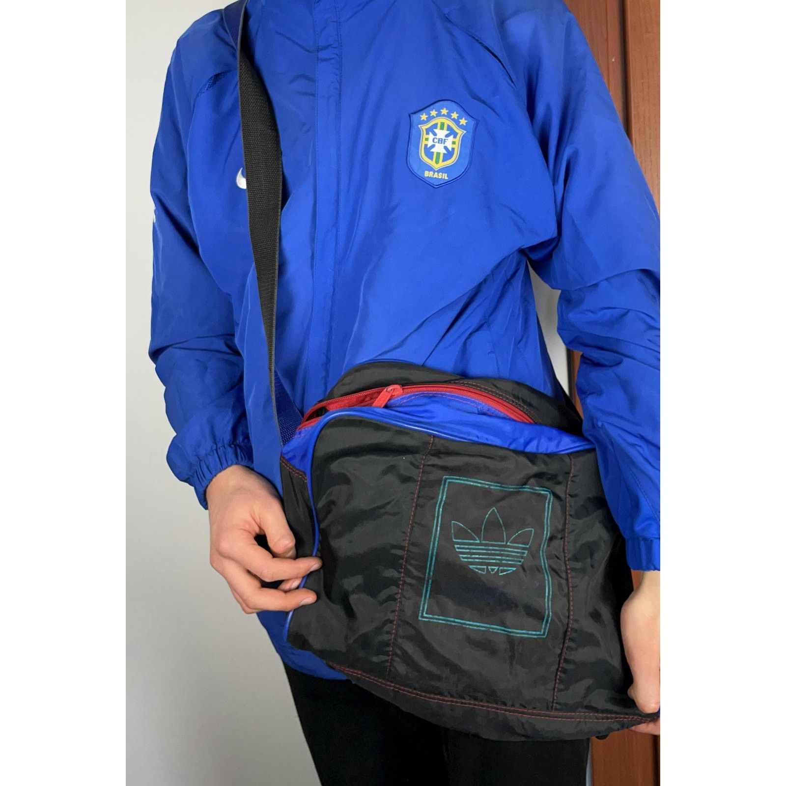 Adidas × Vintage Adidas Adults Black Blue Zipper Logo Crossbody Backpack Size ONE SIZE - 2 Thumbnail