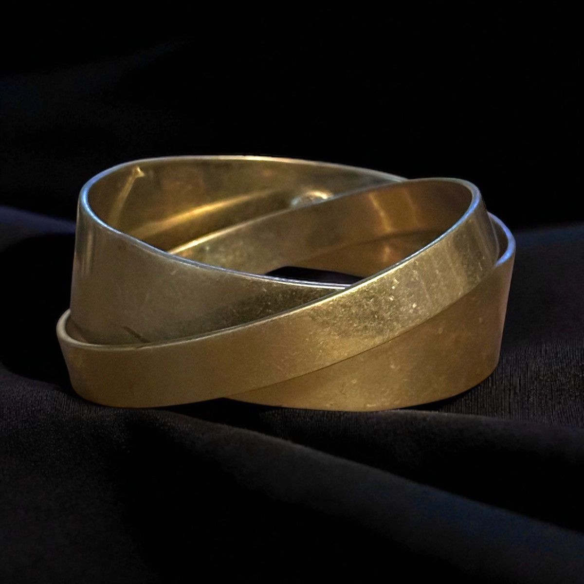 Jones New York Vintage Jones NY gold tone interlocking bangle bracelet Size ONE SIZE - 1 Thumbnail