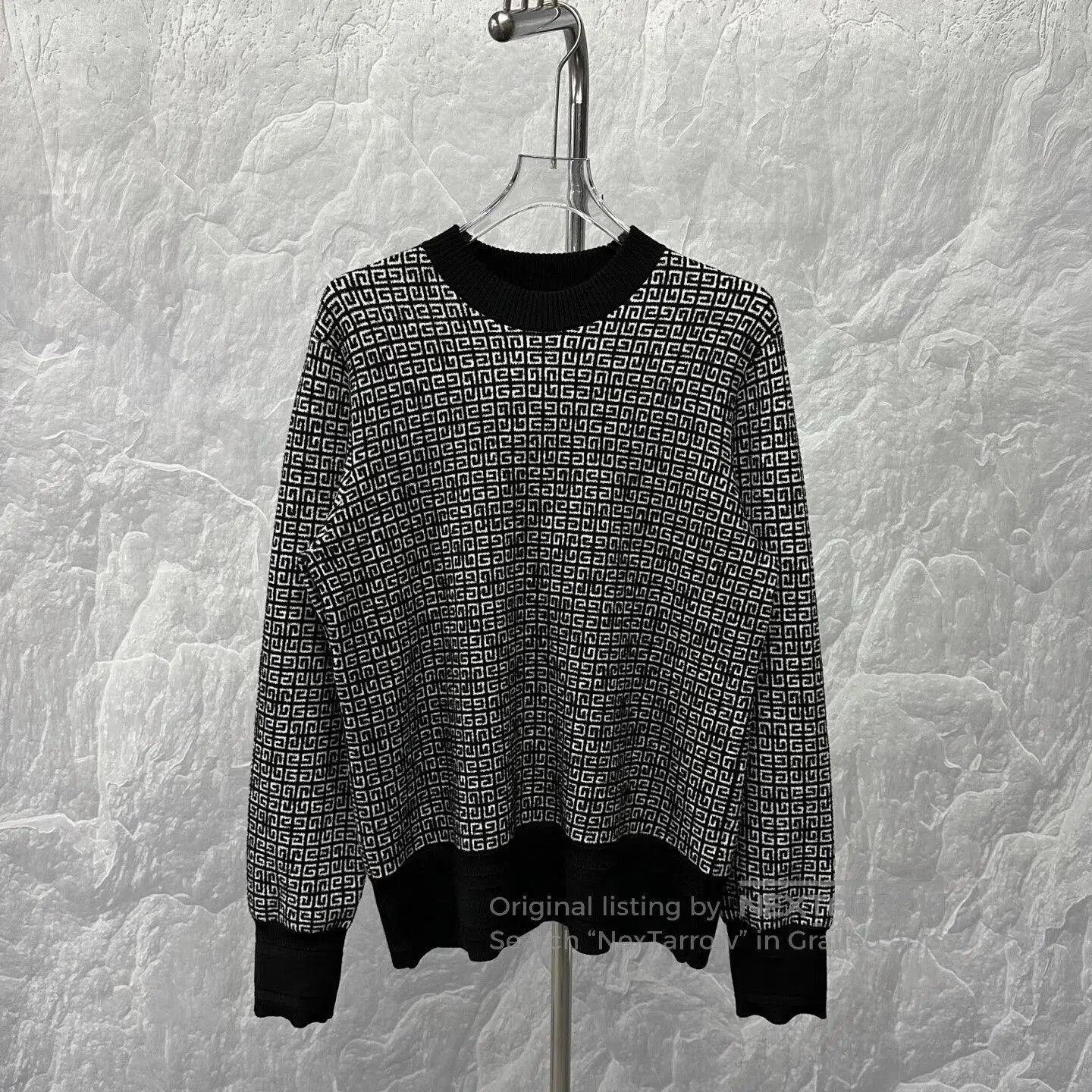 Givenchy givenchy logo knit wool sweater in black. Size XS / US 0-2 / IT 36-38 - 1 Thumbnail
