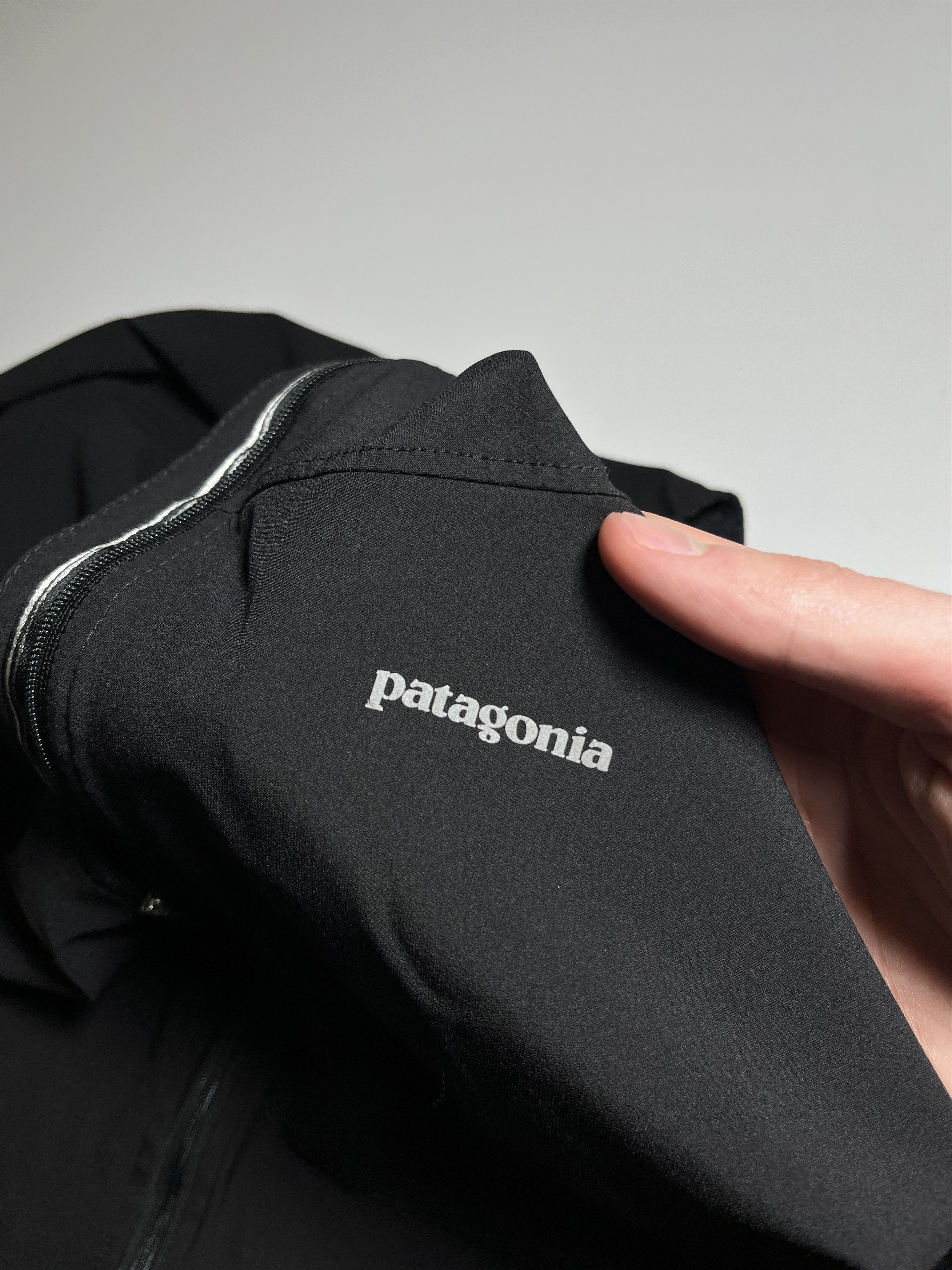 Patagonia Patagonia Reflective Logos Black Lightweight Running Jacket Size US XL / EU 56 / 4 - 10 Thumbnail