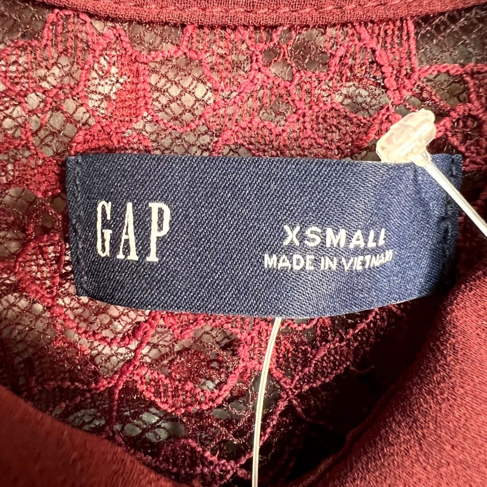 Gap Gap Blouse XS Sheer Burgundy Lace Button-Up Womens Shirt Classic NYLON POLYESTER Lace Sheer Casual 8/10 Size XS Regular Red Womens Size XS / US 0-2 / IT 36-38 - 3 Thumbnail