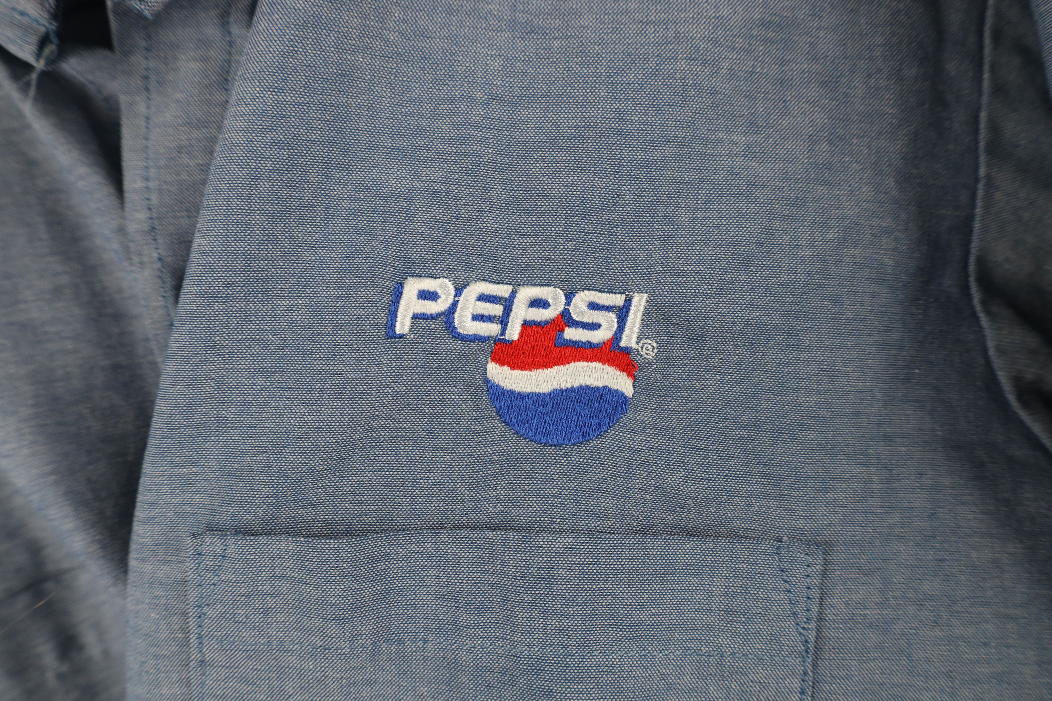Vintage Vintage 90s Spell Pepsi Co Chambray Button Down Shirt USA Size US L / EU 52-54 / 3 - 4 Thumbnail