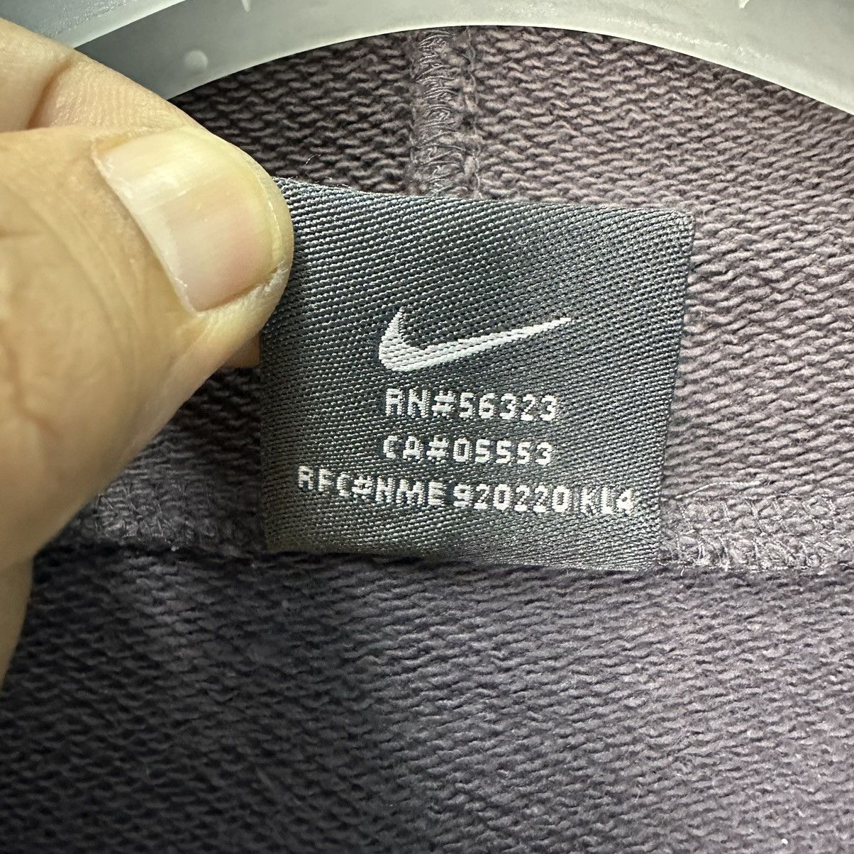 Nike Vintage Nike International Sportswear Center Logo Z147 Size US L / EU 52-54 / 3 - 9 Thumbnail