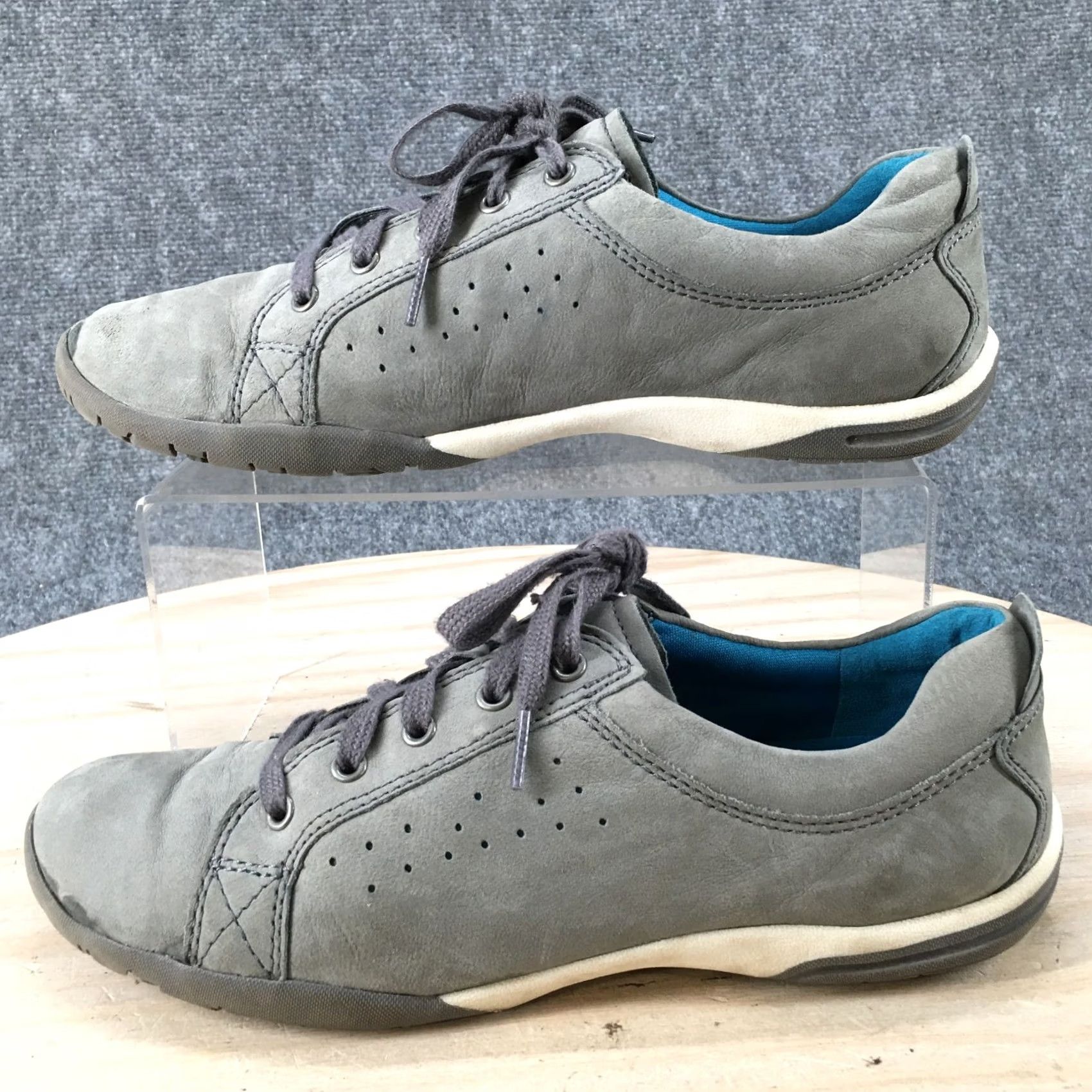Clarks Clarks Womens 9 M Casual Sneakers Gray Leather Lace Up Low Top Size M / US 6-8 / IT 42-44 - 2 Thumbnail