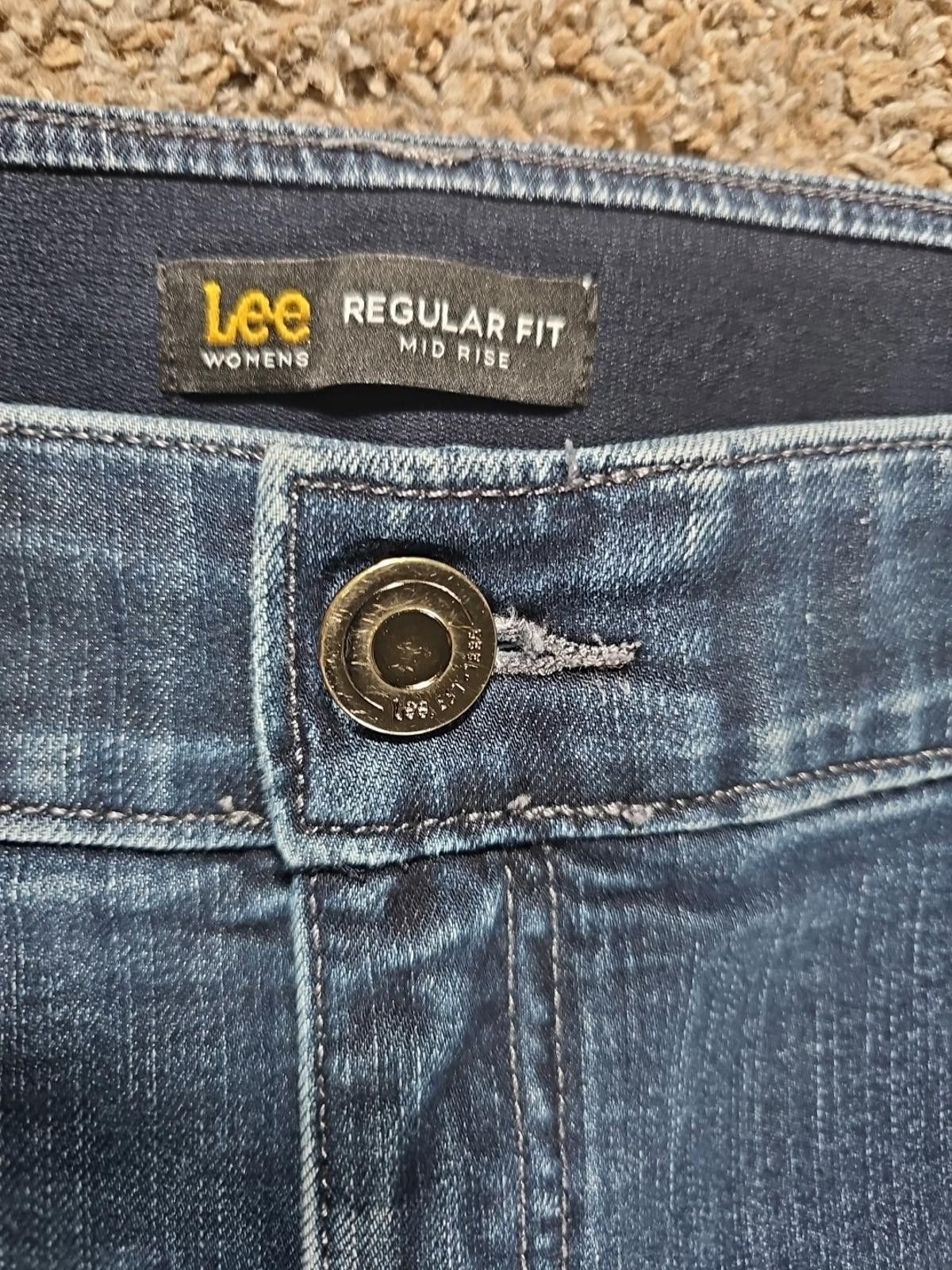 Lee Lee Womens Regular Fit Mid Rise 18W Medium Jeans Size 32" / US 10 / IT 46 - 2 Thumbnail