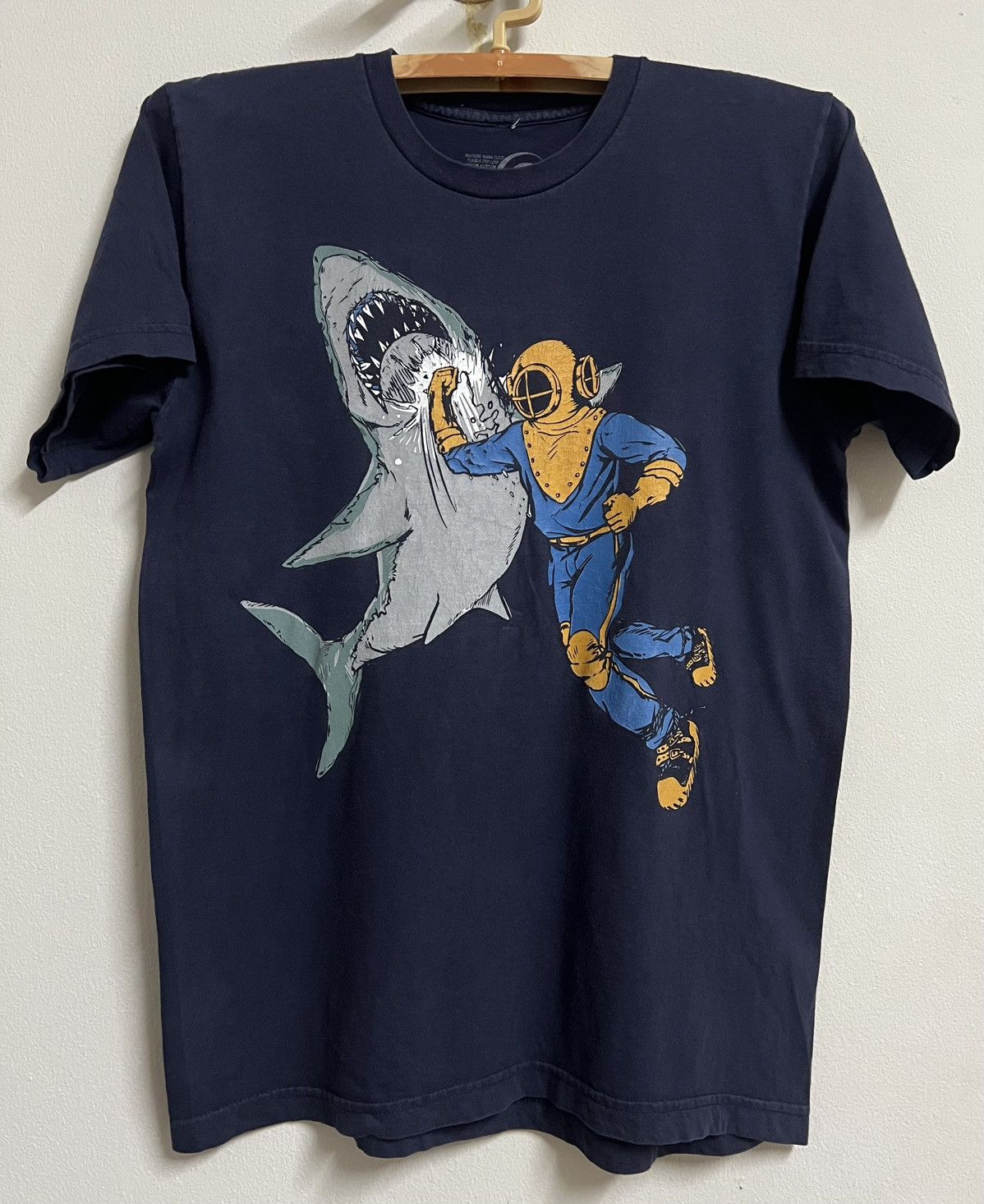 Other Vintage Shark Diver Graphic T Shirt Made USA Size US M / EU 48-50 / 2 - 2 Thumbnail
