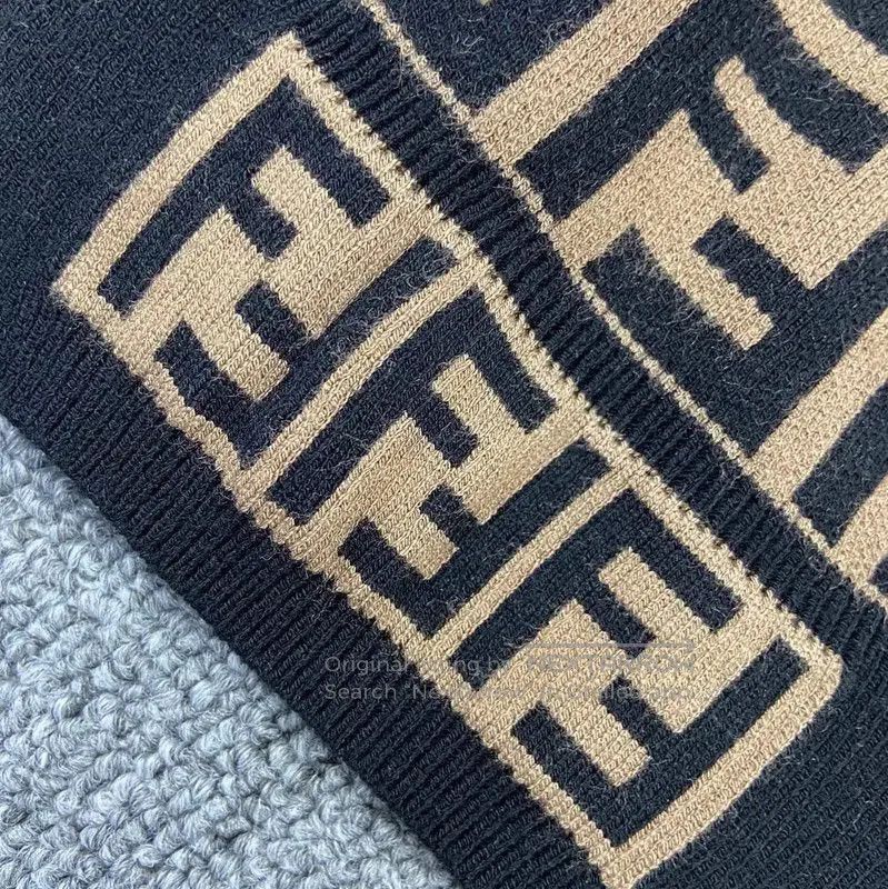 Fendi Fendi Beige Knit Graphic Short-Sleeve T-Shirt . Size M / US 6-8 / IT 42-44 - 3 Thumbnail