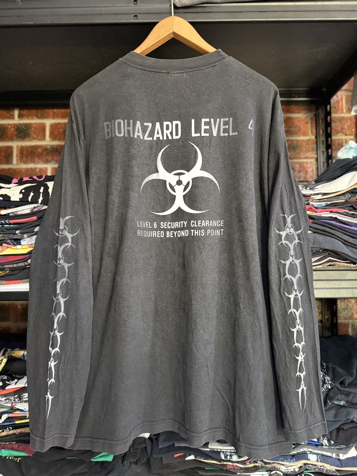 Army Of Me Thrashed Vintage 90s Biohazard Level 4 Army Navy Surplus Tee Size US XL / EU 56 / 4 - 1 Thumbnail