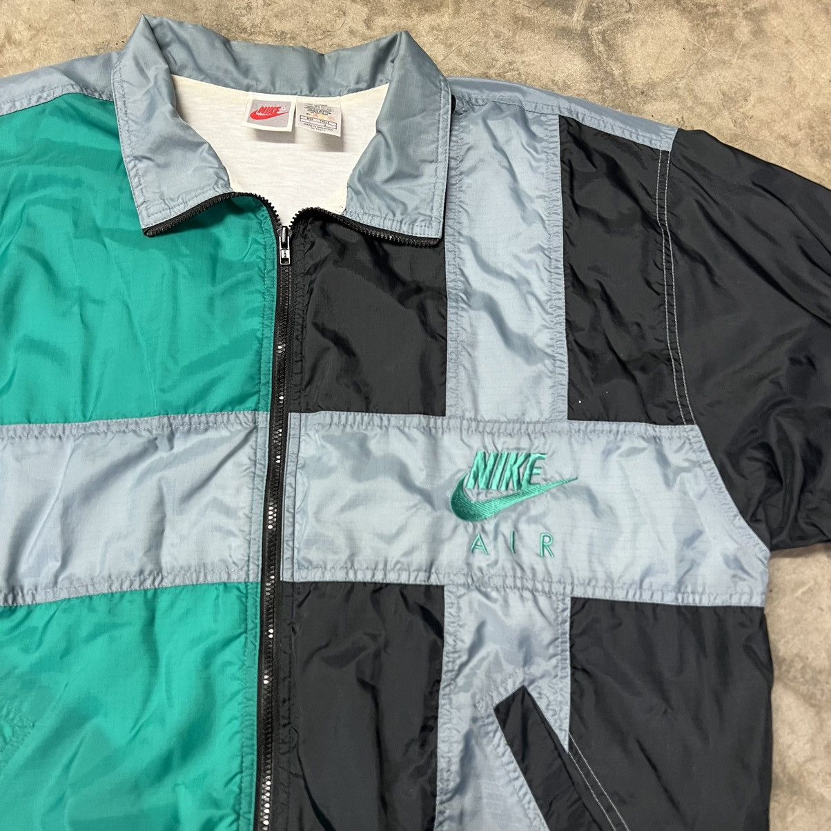 Nike × Vintage Vintage 90’s Nike Logo Full-Zip Windbreaker Jacket Size US L / EU 52-54 / 3 - 1 Thumbnail