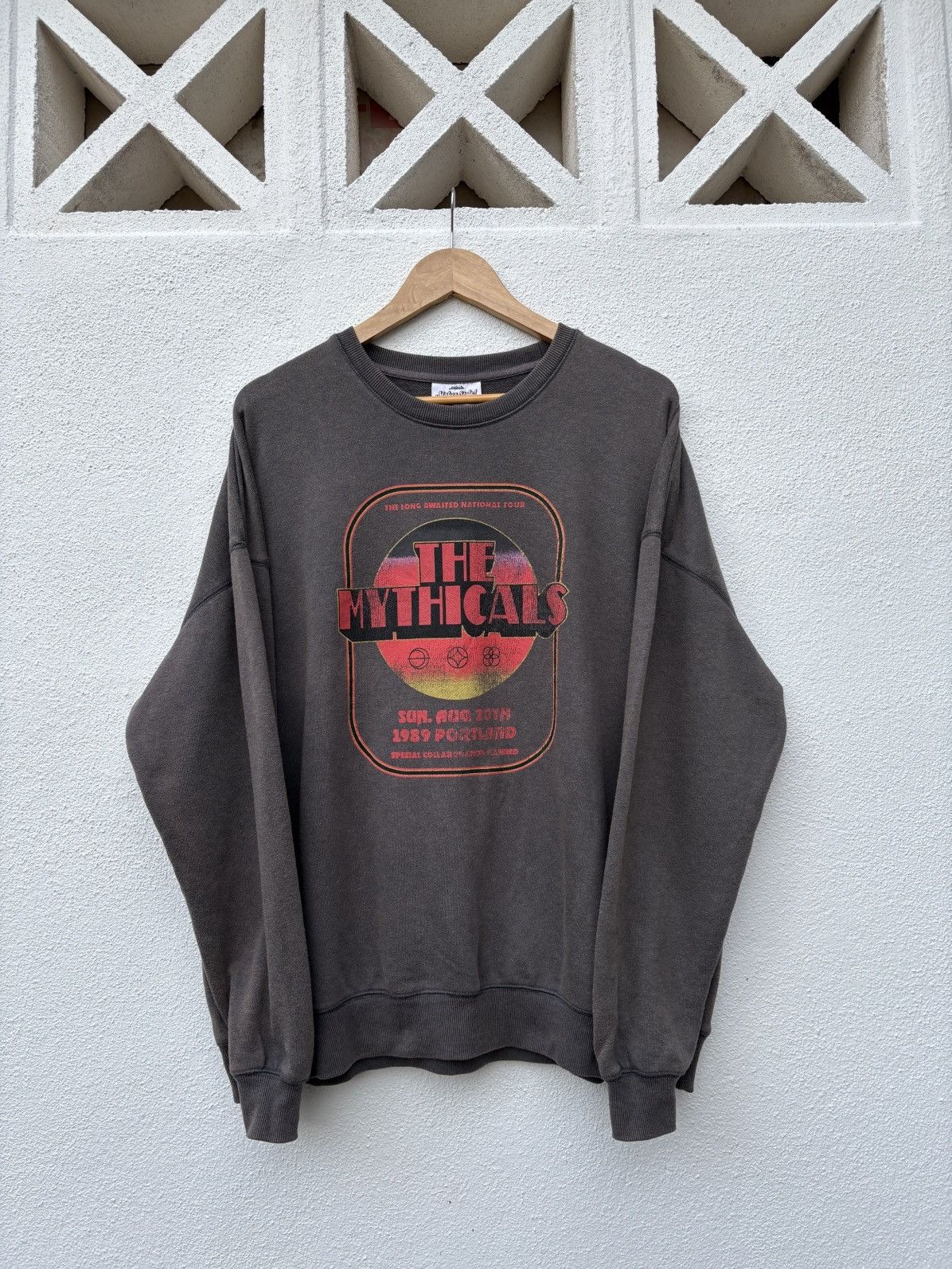 Japanese Brand × Vintage Vintage 80s Sun Faded Big Logo Baggy Sweatshirt Size US L / EU 52-54 / 3 - 1 Thumbnail