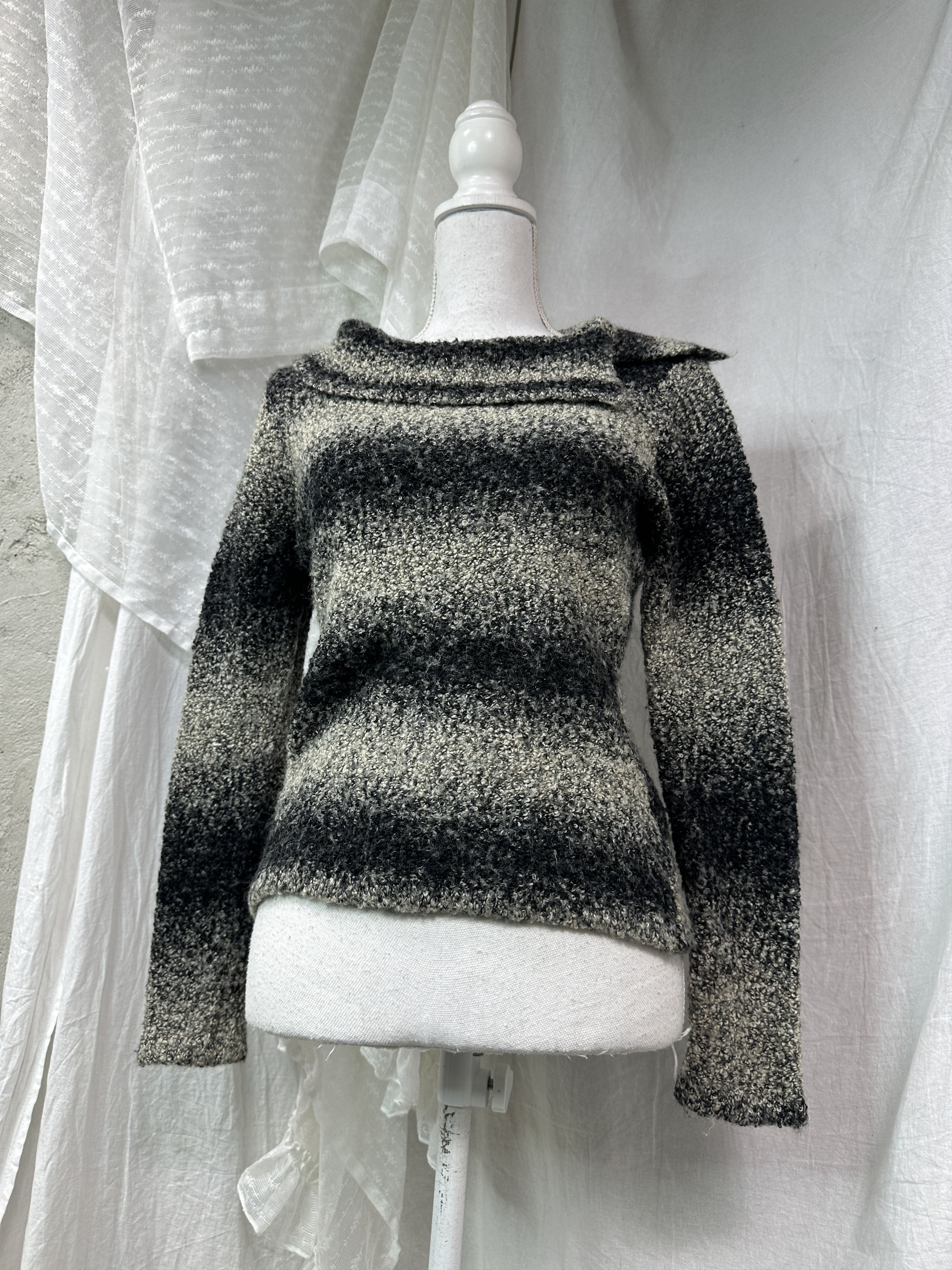 Vintage Vintage Avant Garde Grunge Striped Big Collar Sweater Y2K Size XS / US 0-2 / IT 36-38 - 1 Thumbnail