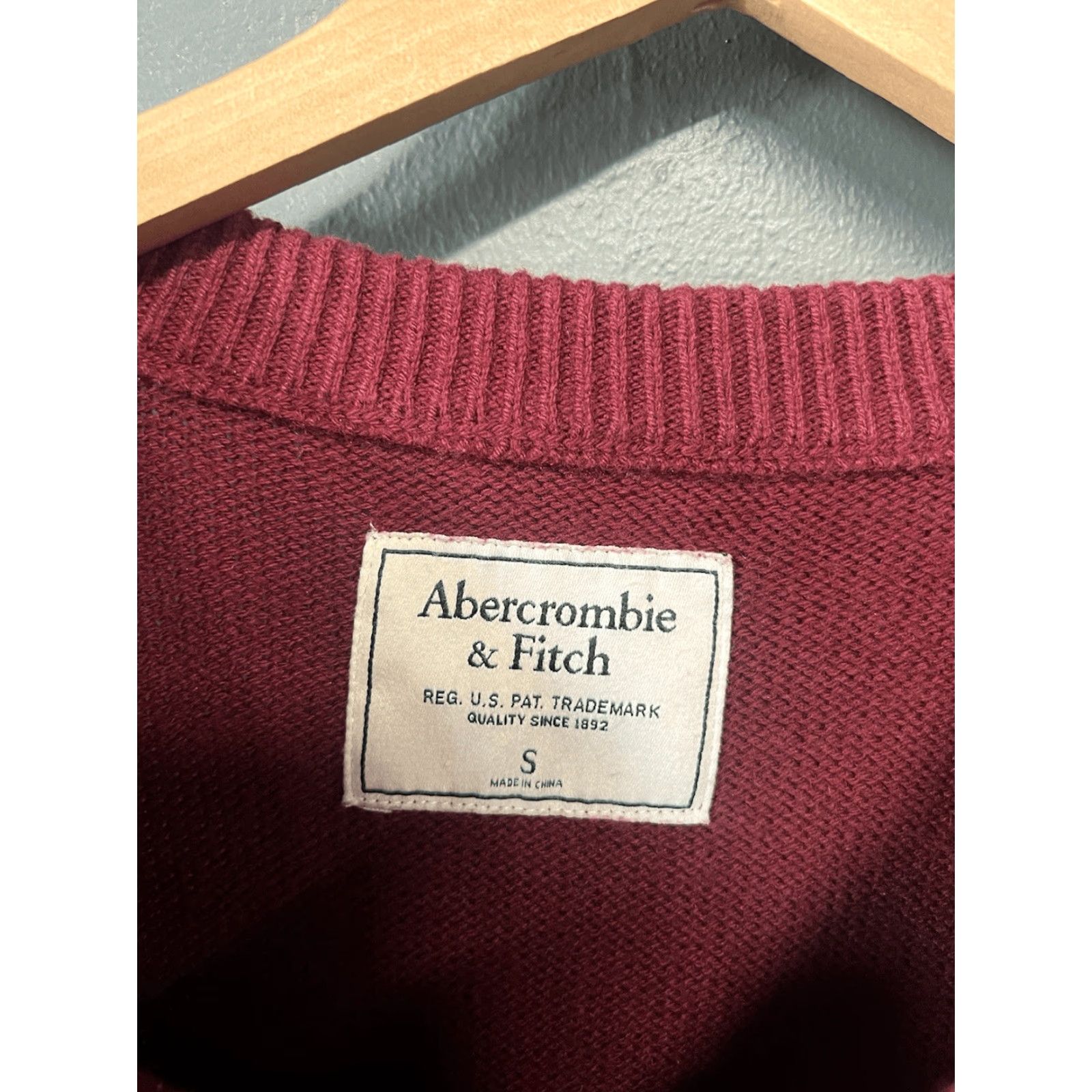 Abercrombie & Fitch Abercrombie & Fitch Mens Red Knit Pullover Sweatshirt Size S Size US S / EU 44-46 / 1 - 3 Thumbnail