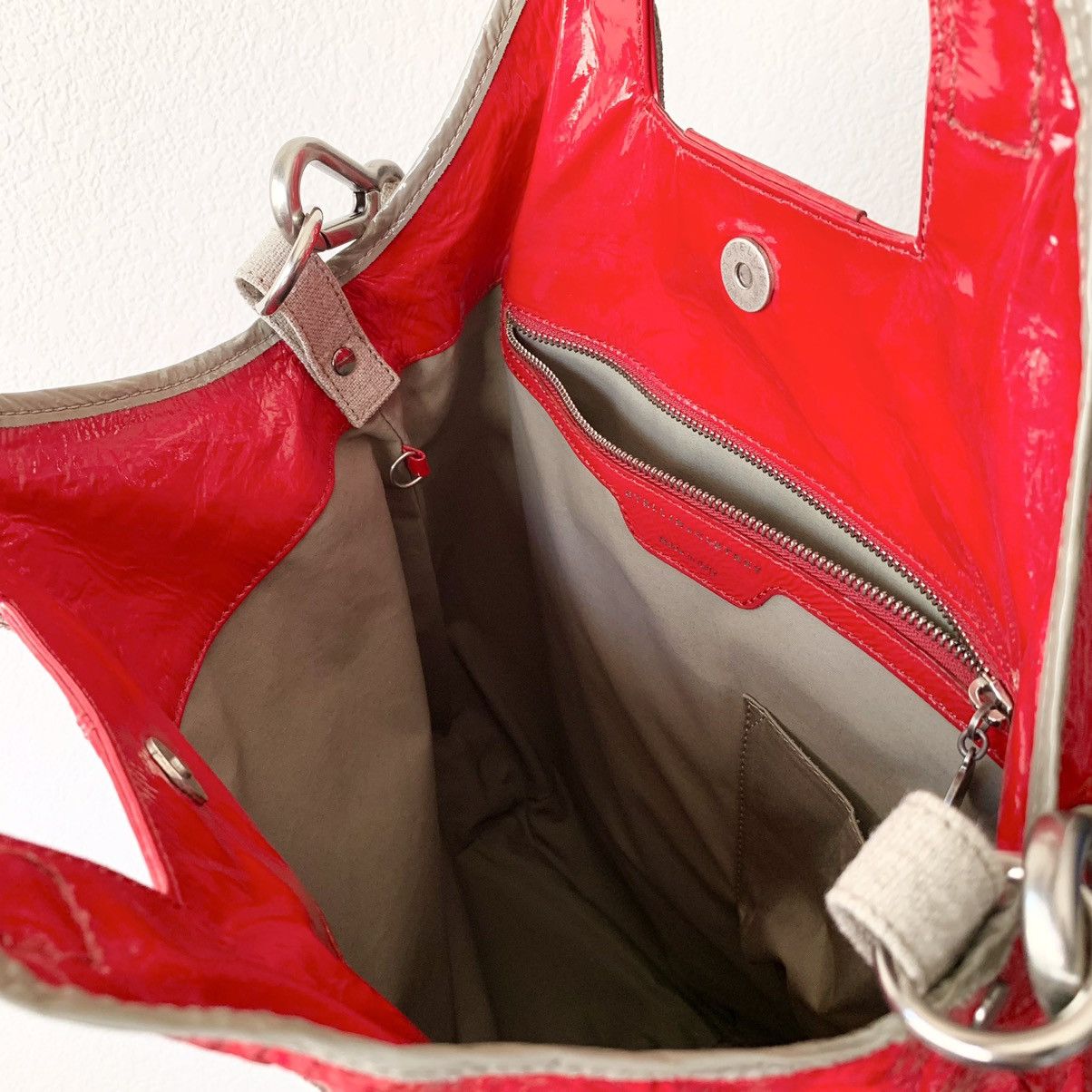Stella McCartney Patent cherry red shiny tote bag Size ONE SIZE - 7 Thumbnail