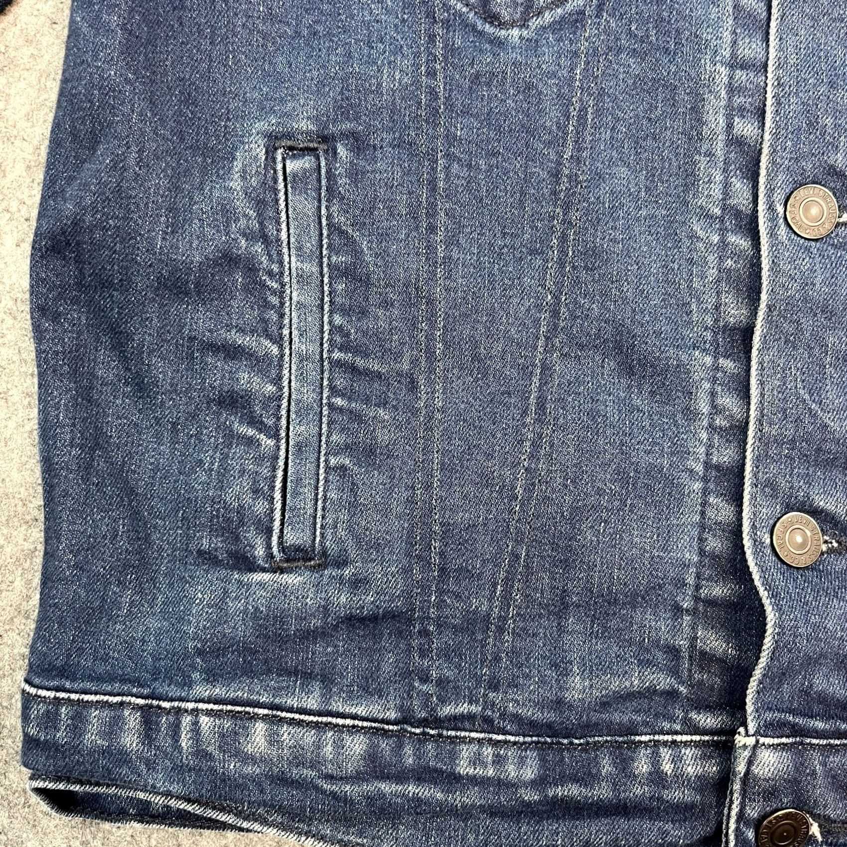 Levi's Levi's Womens Denim Jacket XS Blue Trucker Type 3 Short Sleeve? Size XS / US 0-2 / IT 36-38 - 5 Thumbnail