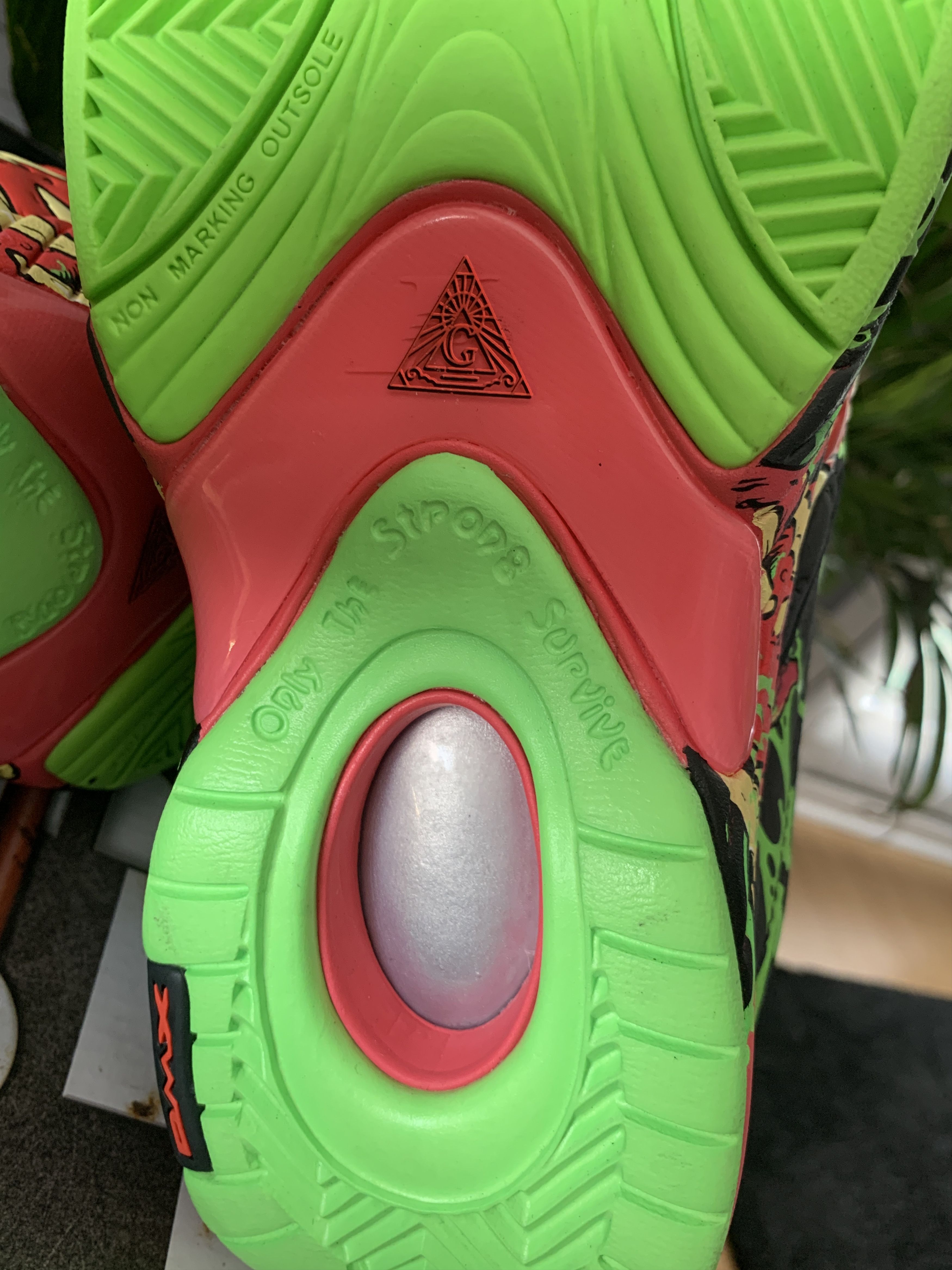 Reebok reebok x ghostbusters answer IV size 10.5 Size US 10.5 / EU 43-44 - 18 Thumbnail