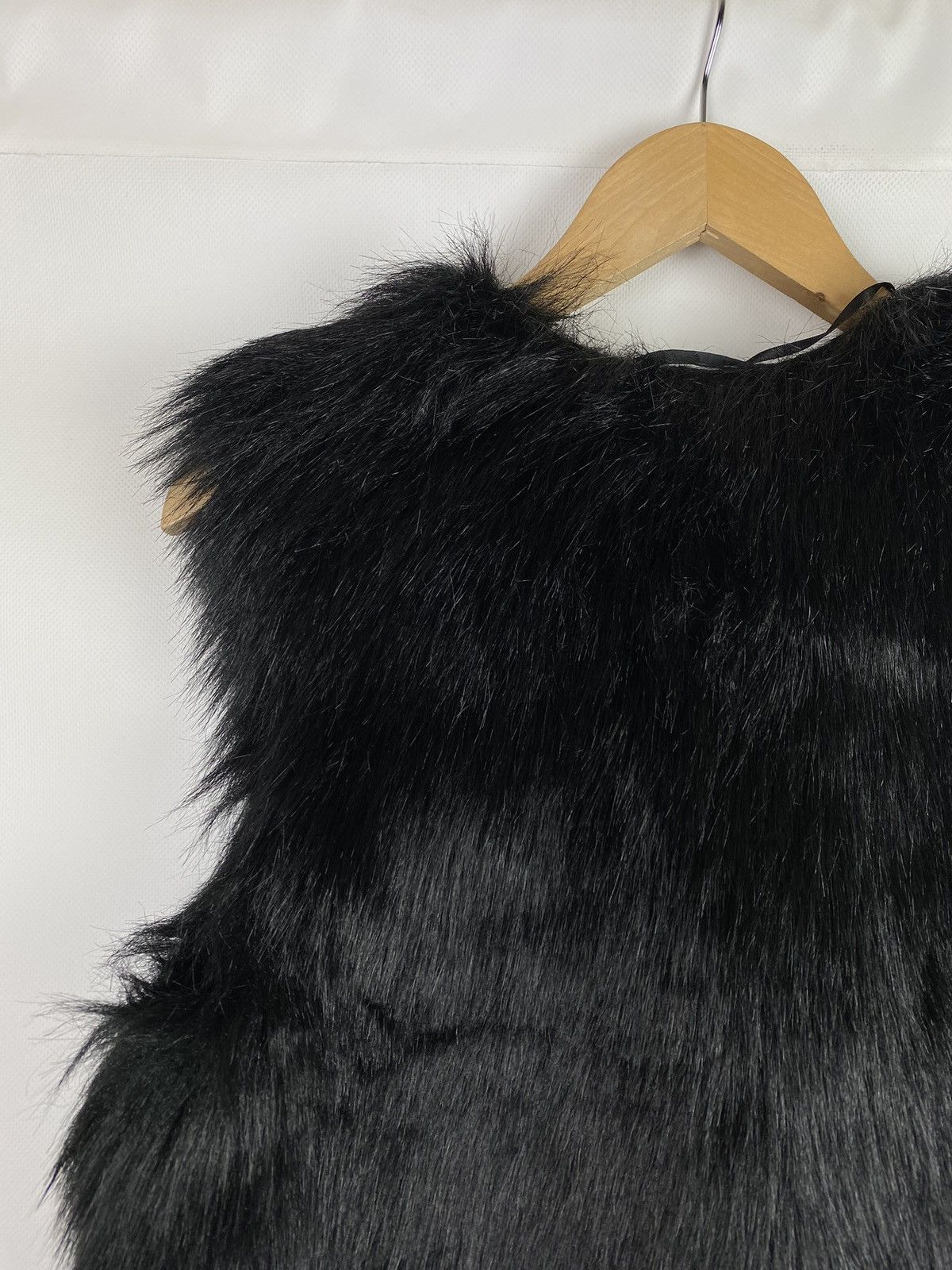 H&M × Jimmy Choo Jimmy Choo for H&M ladies faux fur vest gilet size US 8 Size M / US 6-8 / IT 42-44 - 15 Thumbnail