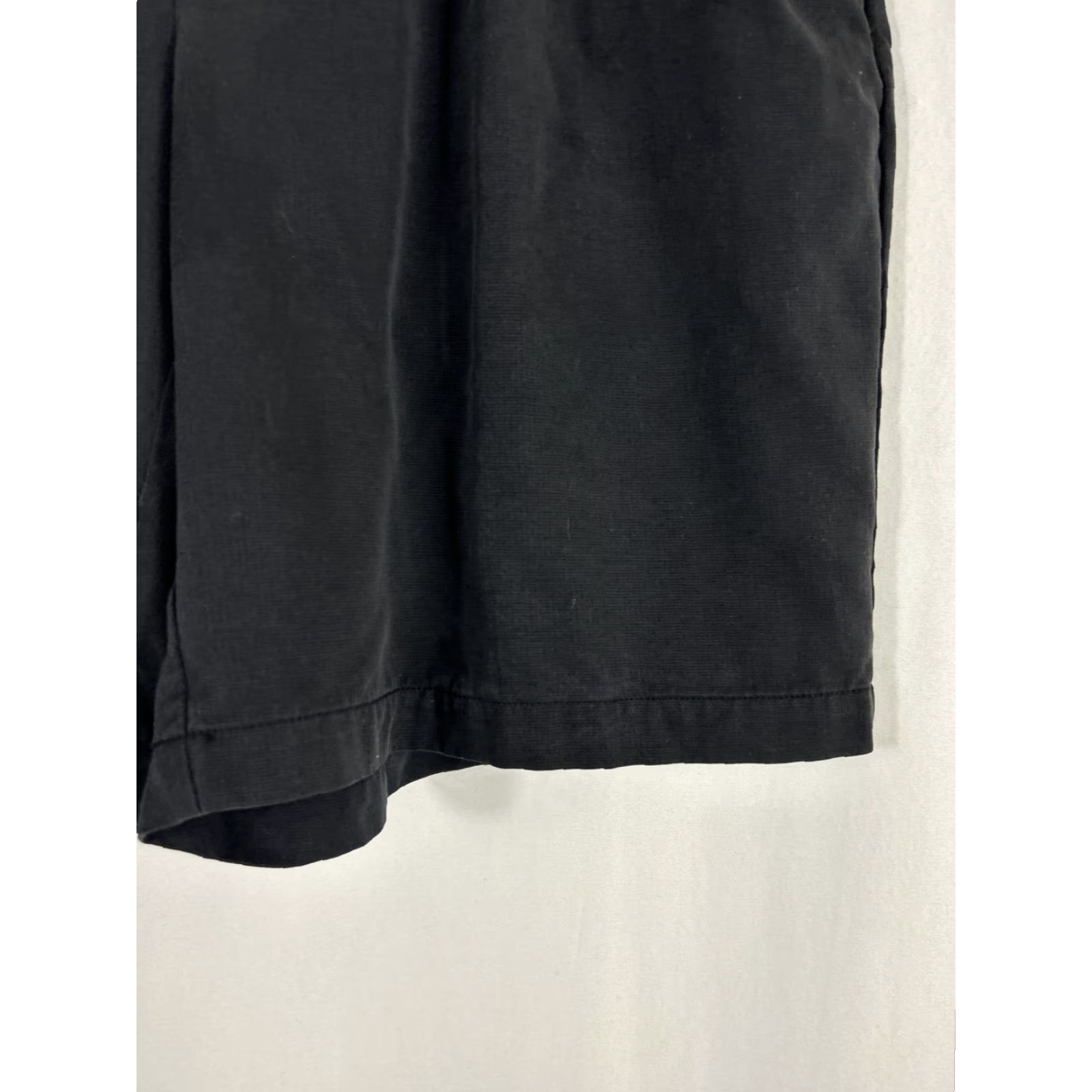 Tommy Bahama VINTAGE Tommy Bahama Chino Shorts Mens 36x9 Silk Black Beach Golf Flat Front Casual Men Shorts Black Silk 90s? Size US 36 / EU 52 - 4 Thumbnail