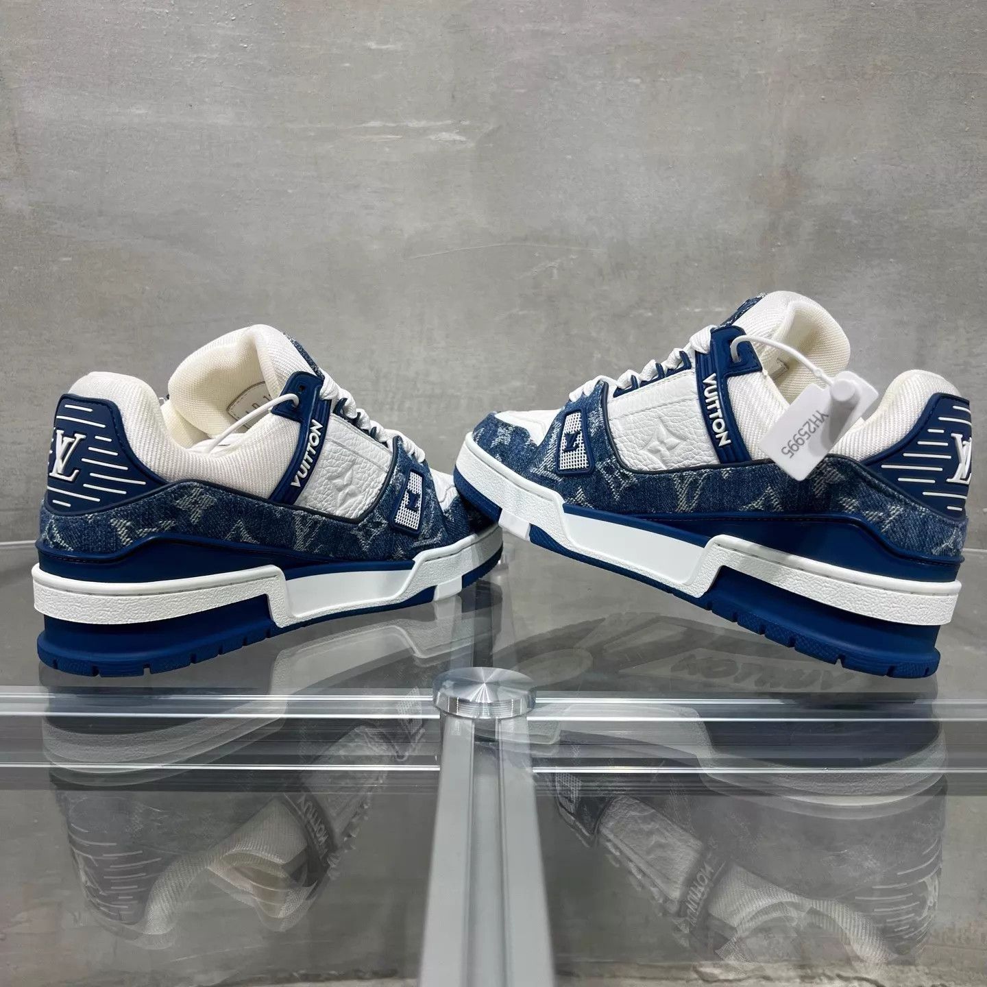 Louis Vuitton LV Trainer White Blue Denim UK2.5 36.5 Size US 6 / IT 36 - 5 Thumbnail