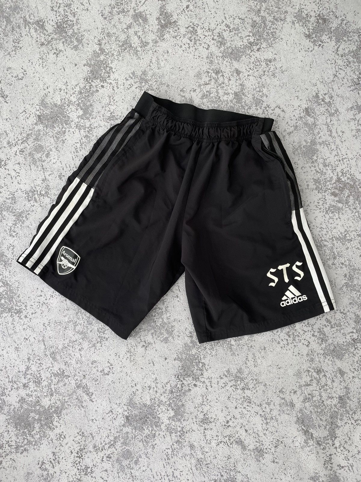 Adidas Arsenal 2021/22 Adidas Shorts Size US 30 / EU 46 - 1 Thumbnail