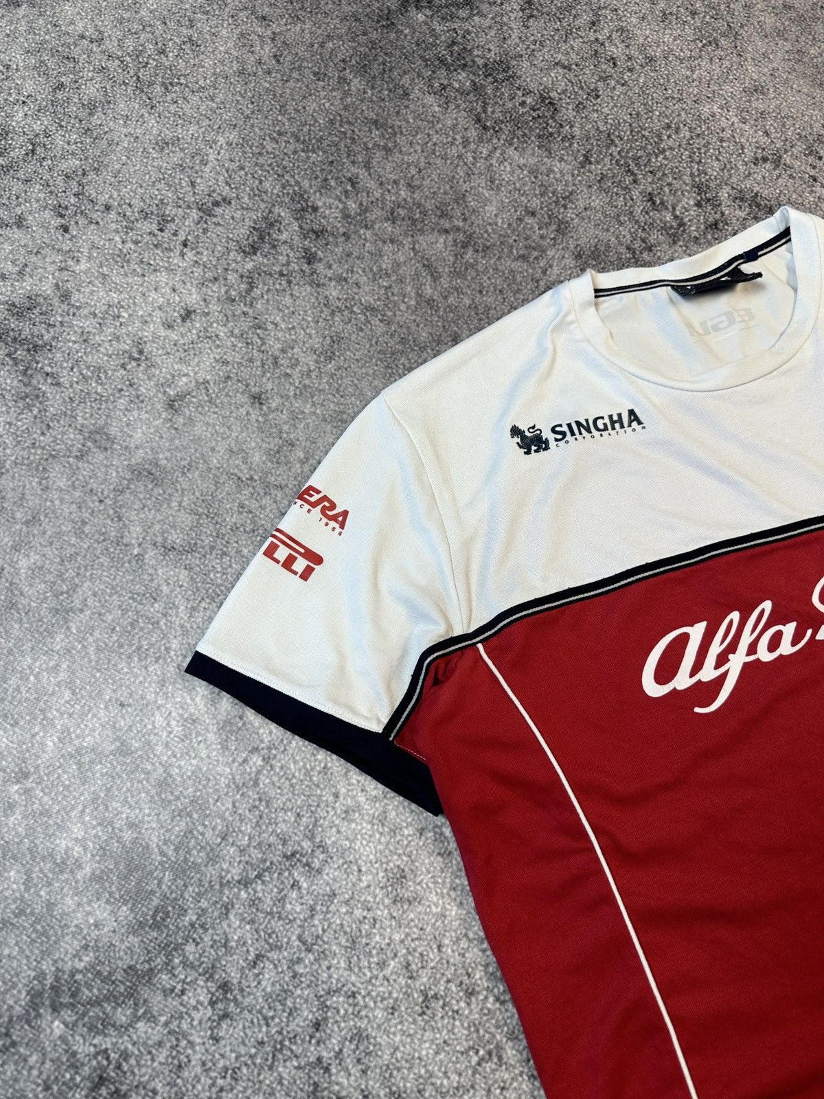 Formula 1 Alfa Romeo Racing Big Logo F1 T-shirt Streetwear Rare XL Size US XL / EU 56 / 4 - 2 Thumbnail