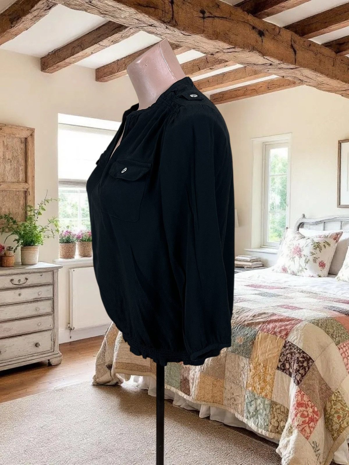 Guess Guess black blouse size S 100% Rayon Size S / US 4 / IT 40 - 4 Thumbnail