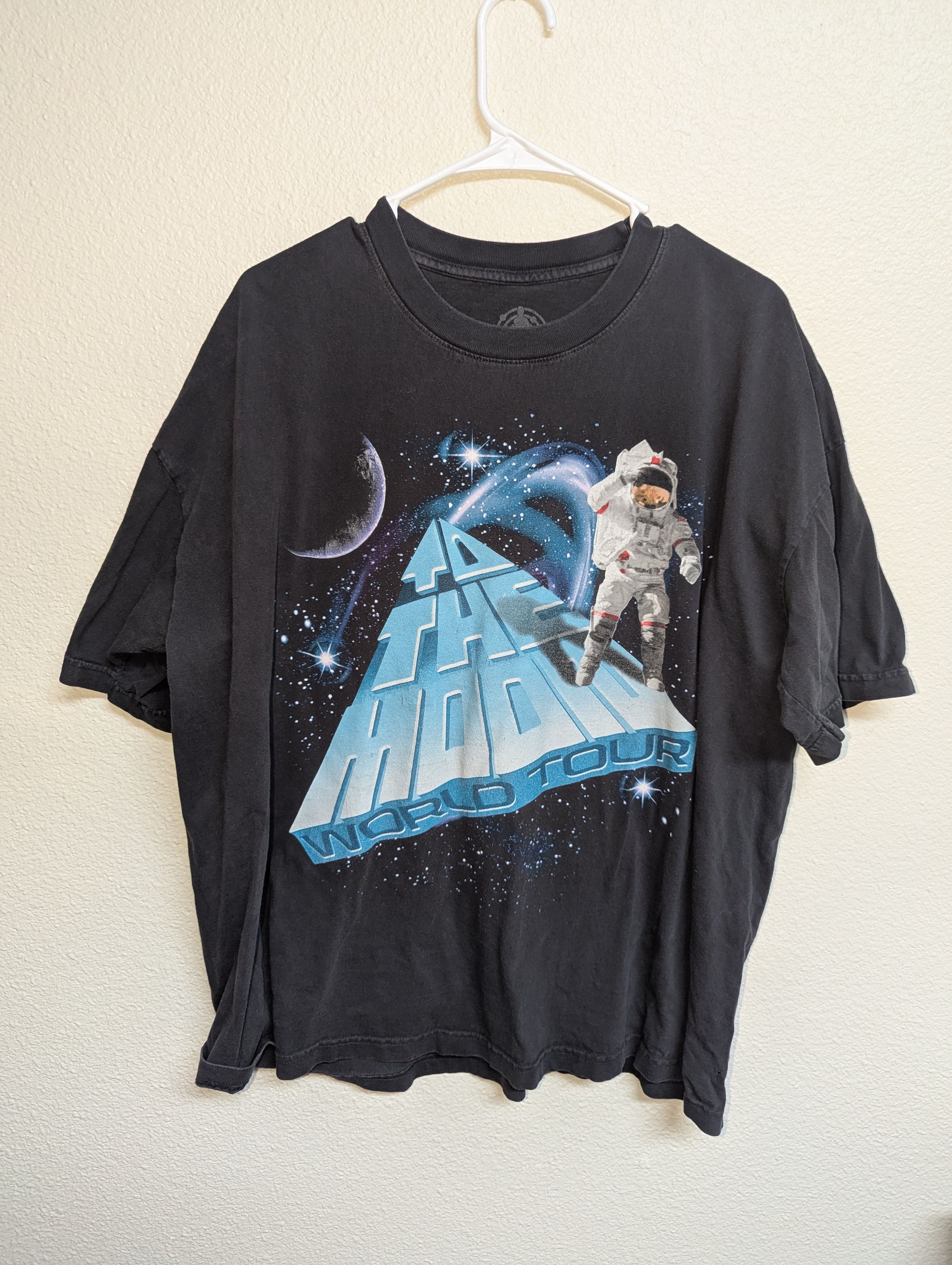 Kid Cudi to shops the moon world tour tee SZ medium