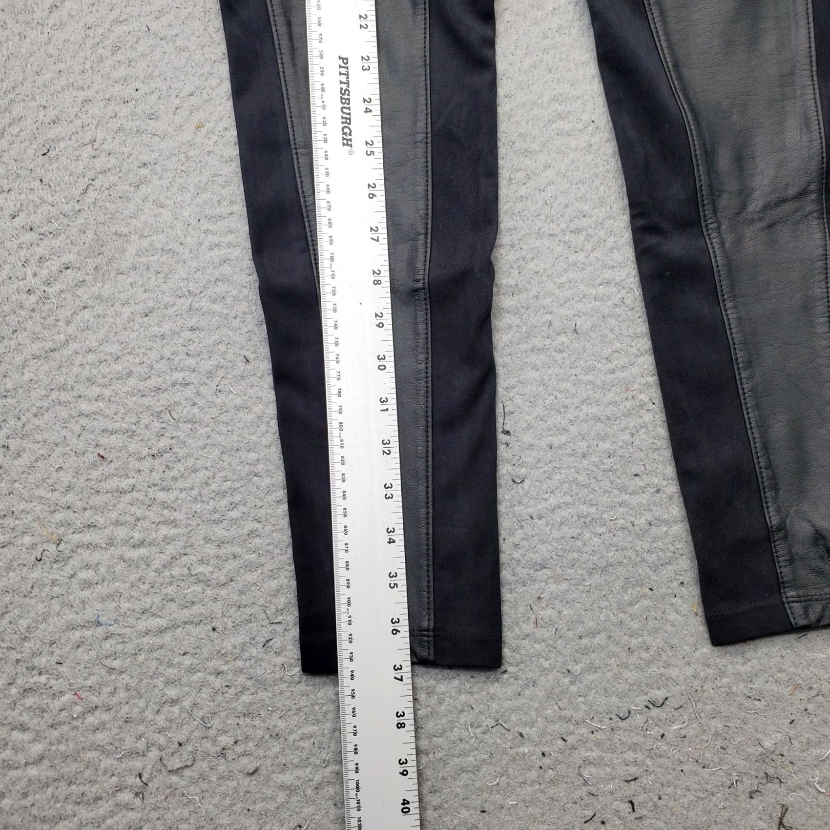 Vintage Lyssé Leggings Womens Size M Black Faux Leather Panel Stretch Skinny Pull On Size 32" / US 10 / IT 46 - 3 Thumbnail