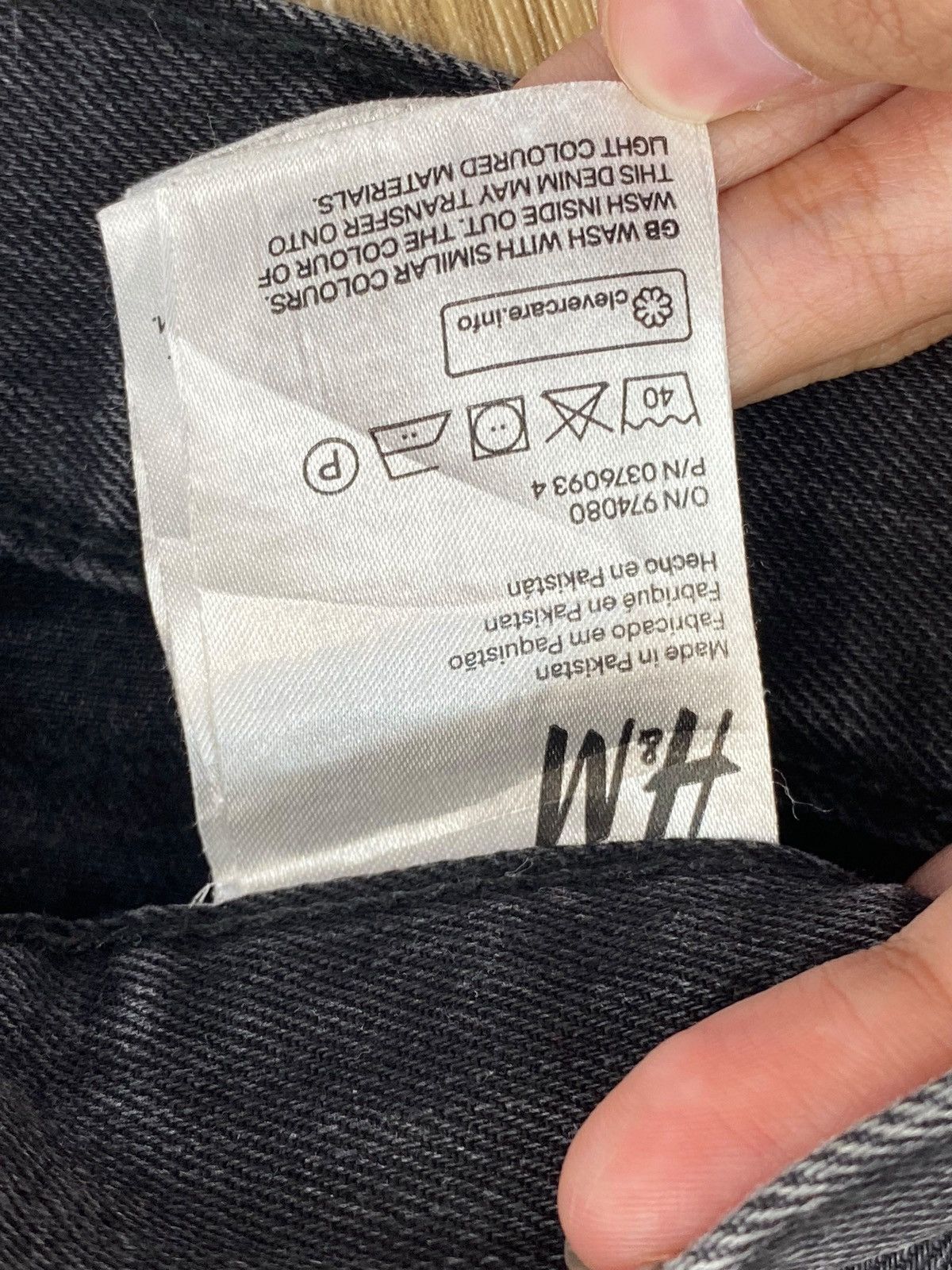 H&M H&M Brand Faded Wash Distressed Style Loose Jeans Size US 30 / EU 46 - 15 Thumbnail