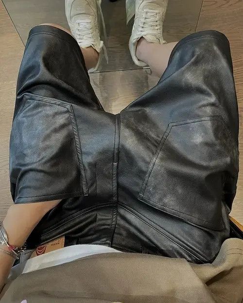 Japanese Brand Avant garde reverse front fade pu leather loose baggy shorts Size US 32 / EU 48 - 3 Thumbnail