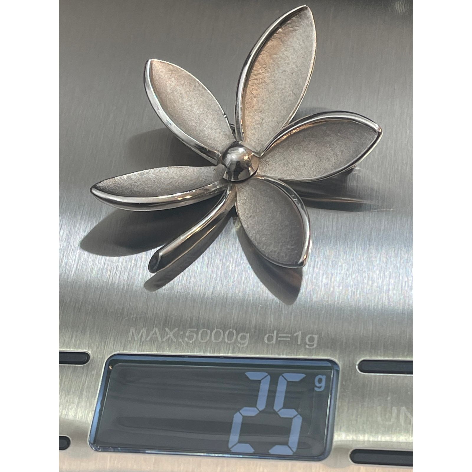 Other Vintage Crown Trifari Brushed Silver Flower Brooch Size ONE SIZE - 4 Thumbnail