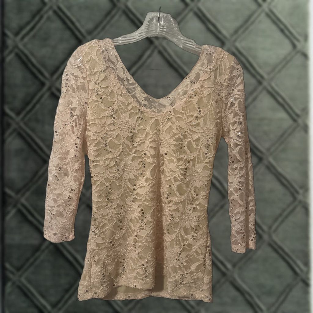 Boston Proper Boston Proper Shirt V-Neck 3/4 Sleeve Lace Sequin Beige Multicolor M Adult Women Size M / US 6-8 / IT 42-44 - 1 Thumbnail