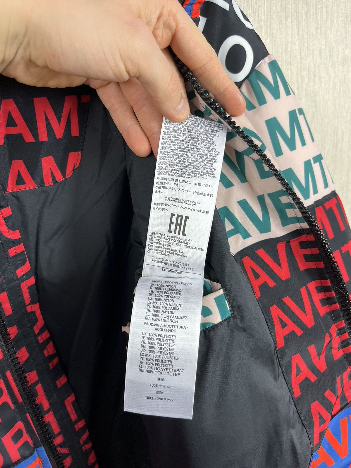 Diesel Diesel puffer boxy oversized down jacket full print words Size US S / EU 44-46 / 1 - 17 Thumbnail
