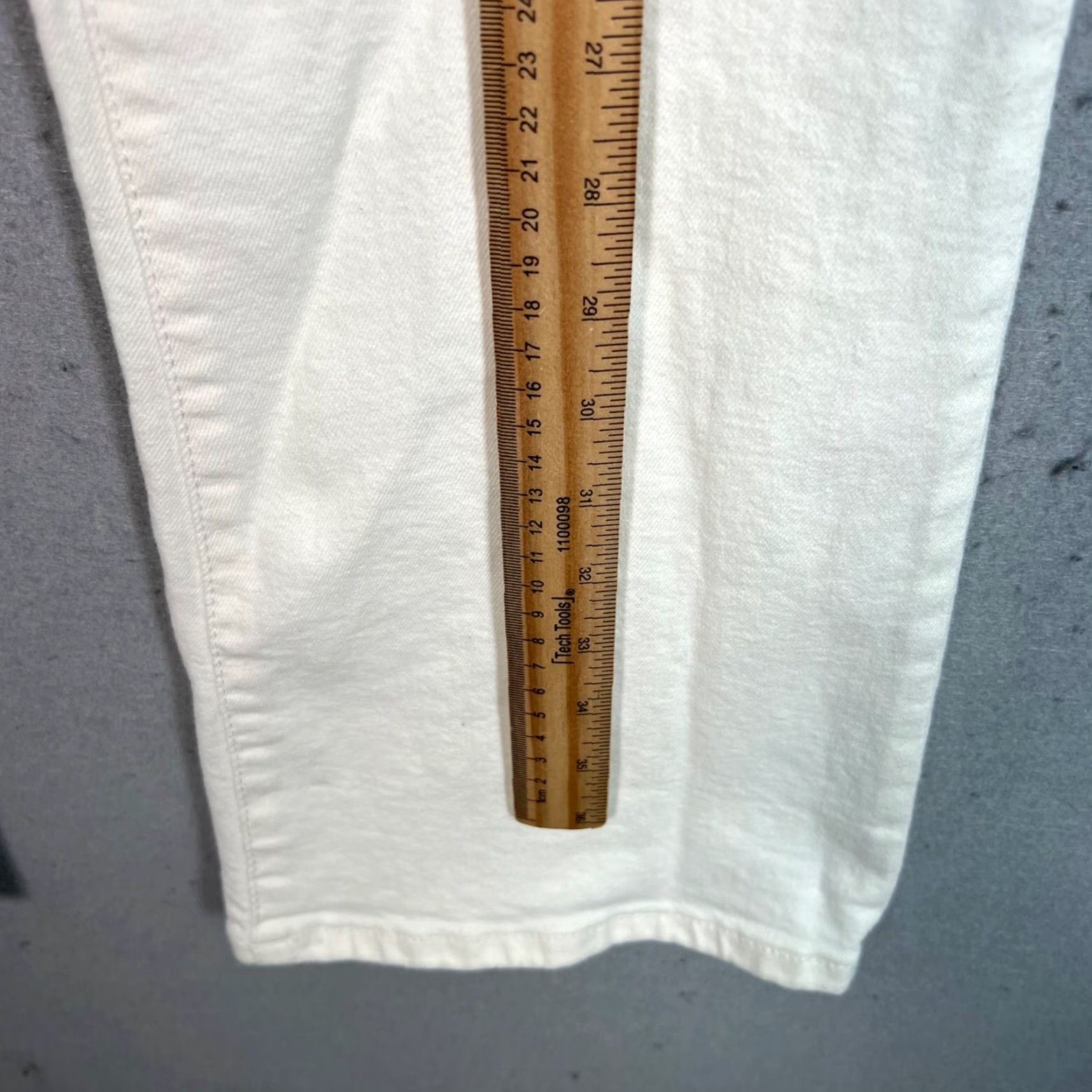 Vintage VINTAGE GU by Uniqlo High-Waisted White Denim Jeans Flared Legs Size M Cotton Blend Adult Womens Size 32" / US 10 / IT 46 - 5 Thumbnail