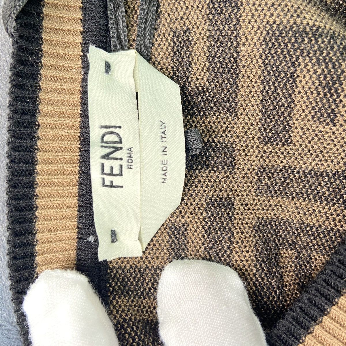 Fendi FENDI All Over Letter Print Knit Short Sleeve Top K26WX Size S / US 4 / IT 40 - 5 Thumbnail