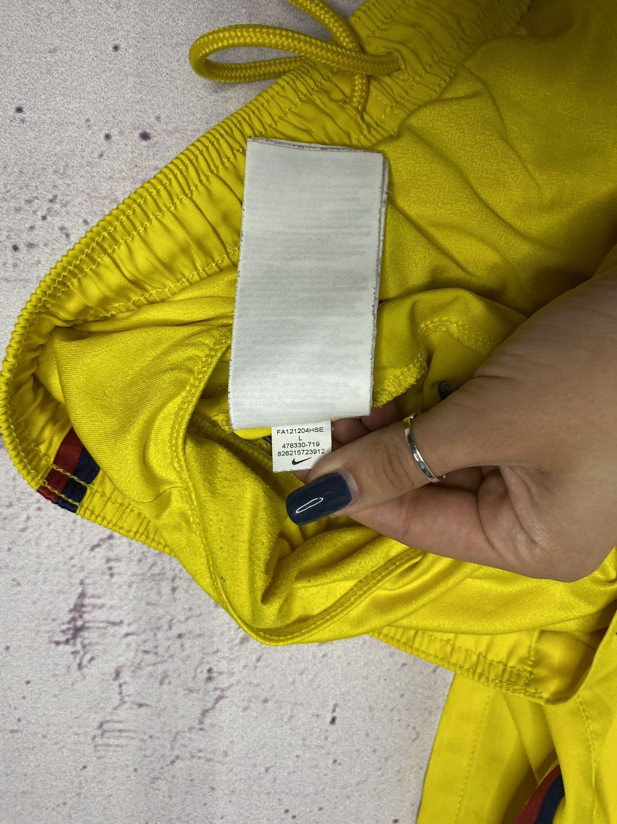 Nike MENS Nike Barcelona Yellow Soccer Shorts vintage Size US 34 / EU 50 - 8 Thumbnail