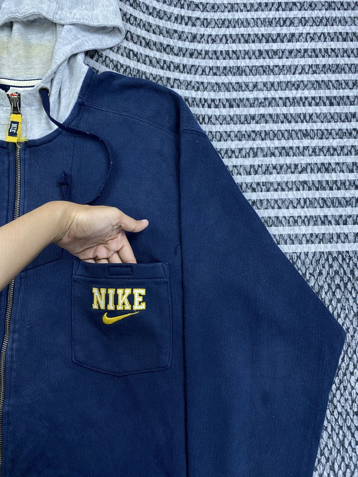Nike Vintage Nike Men’s Single Pocket Hoodie Zipper Size US L / EU 52-54 / 3 - 6 Thumbnail