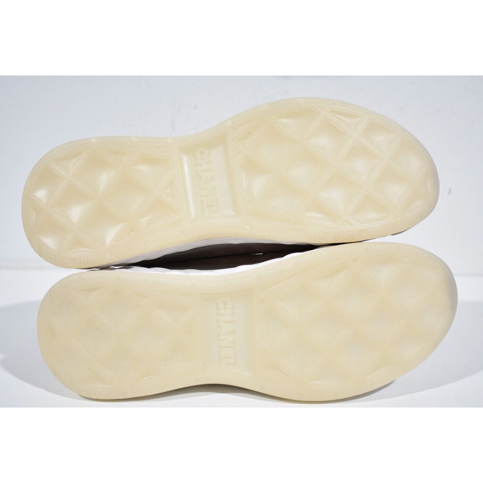 Chanel 20K CC Logo Lace Up Flat Runner Trainer Sneaker 41 Size US 11 / IT 41 - 12 Thumbnail