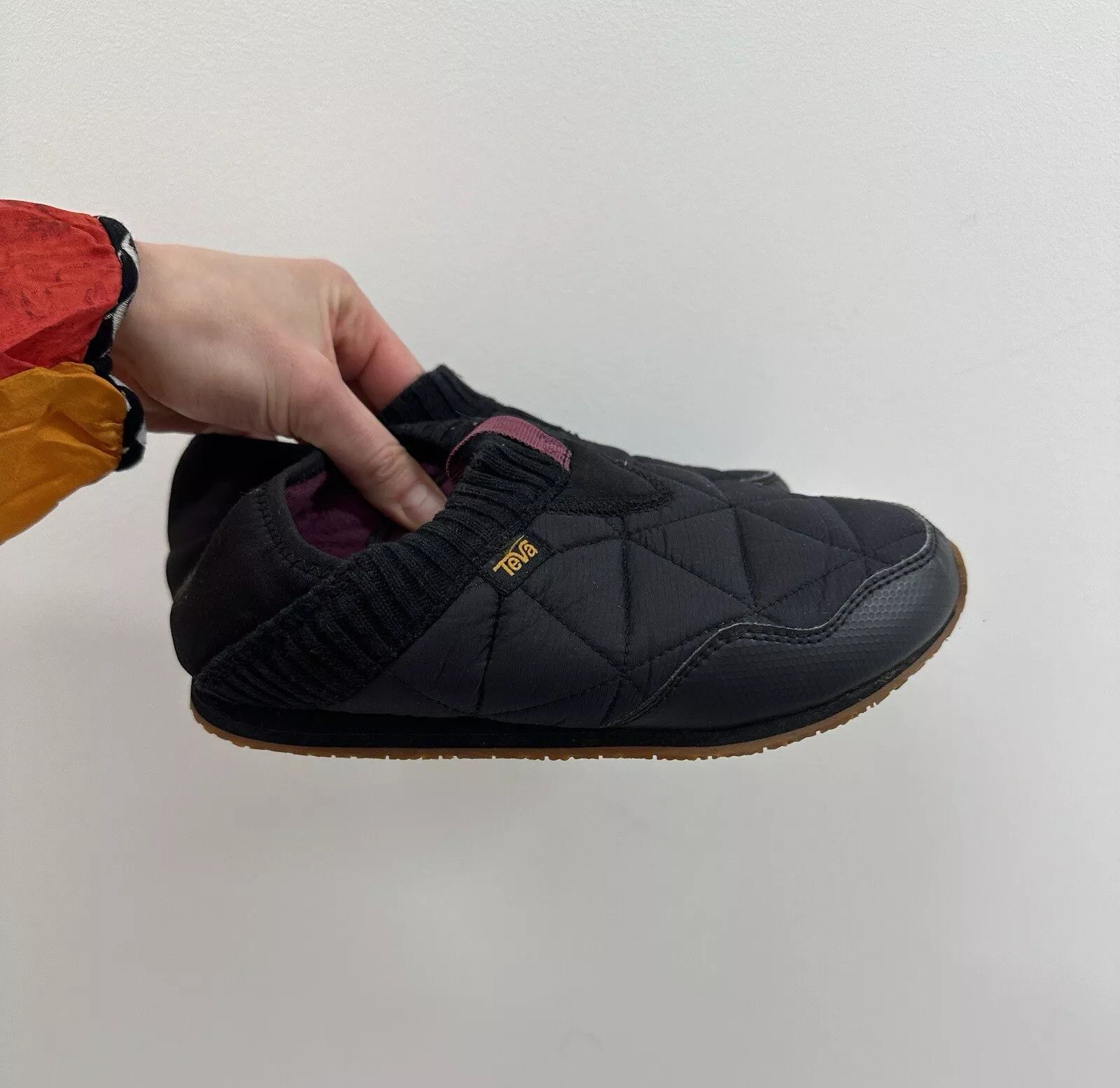 Teva Teva Women's Ember Quielted Slip On Casual Shoes Black Size US 6 / IT 36 - 1 Thumbnail