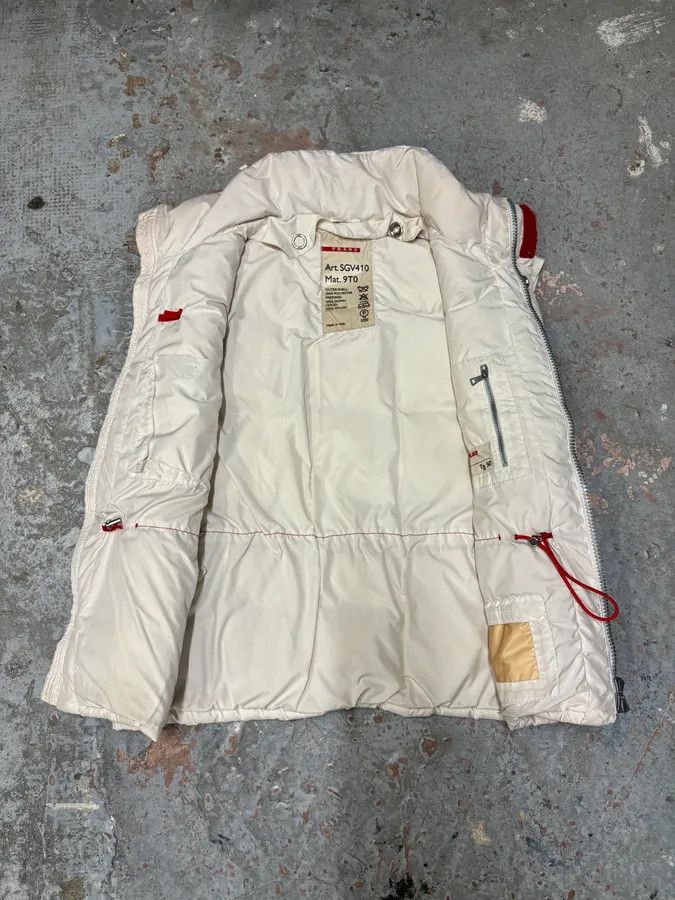 Prada 2000s Prada White Puffer Hooded Vest Jacket Size US L / EU 52-54 / 3 - 7 Thumbnail
