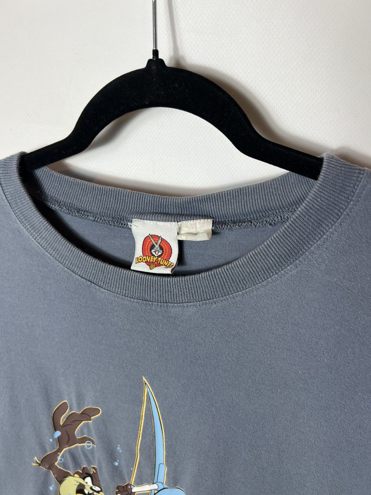 Warner Bros Vintage 2003 looney tunes Tasmanian Devil surf y2k Tee Size US L / EU 52-54 / 3 - 4 Thumbnail