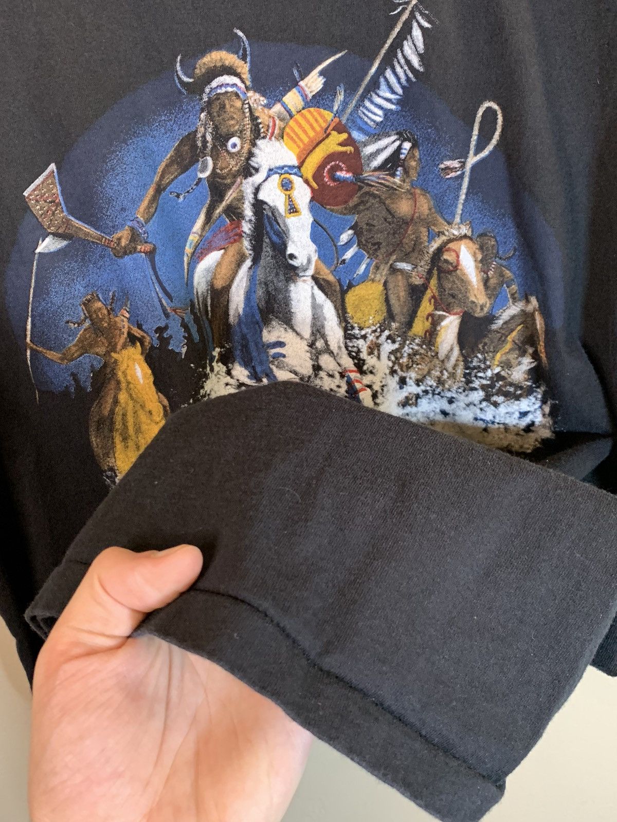 Vintage *RARE* Vintage Montana Native Tribal Art Single Stitch Shirt Size US XL / EU 56 / 4 - 3 Thumbnail