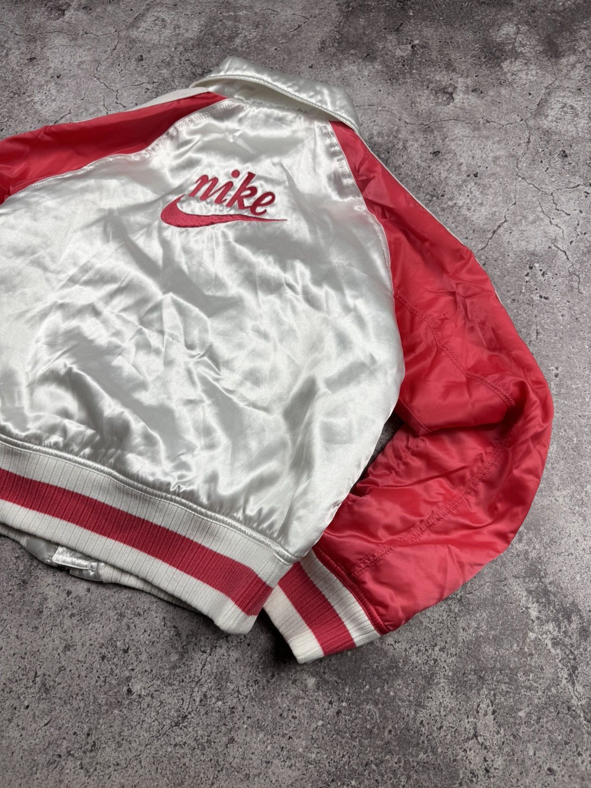Nike VINTAGE NIKE Y2K BIG SWOOSH LOGO NYLON BOMBER PINK JACKET Size S / US 4 / IT 40 - 3 Thumbnail