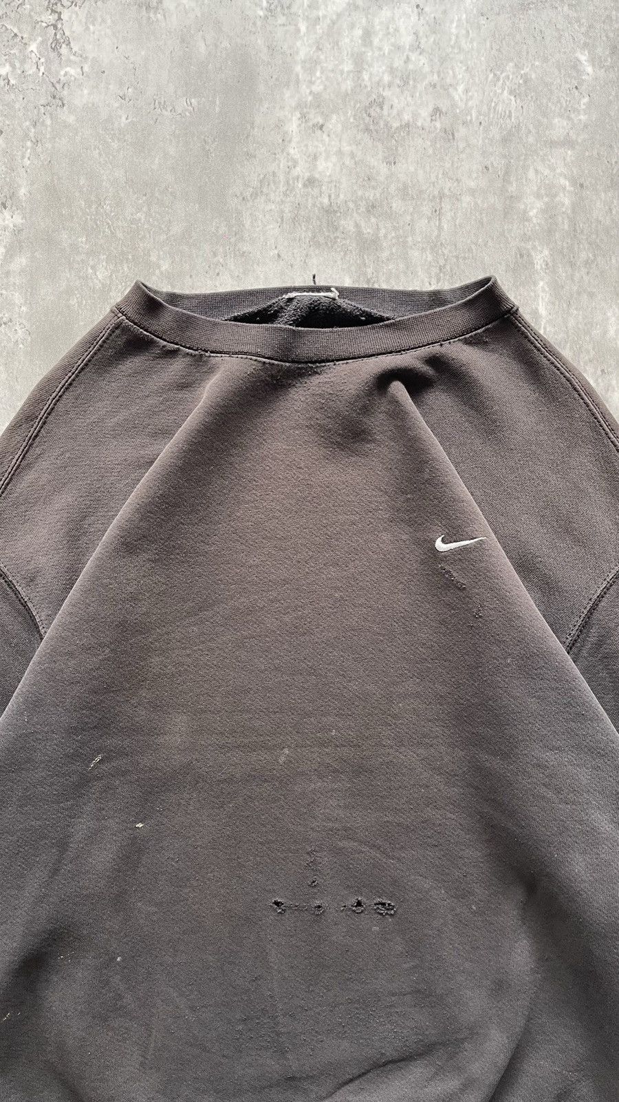 Nike × Vintage VINTAGE 2000S FADED NIKE SWOOSH SWEARSHIRT Size US XL / EU 56 / 4 - 2 Thumbnail