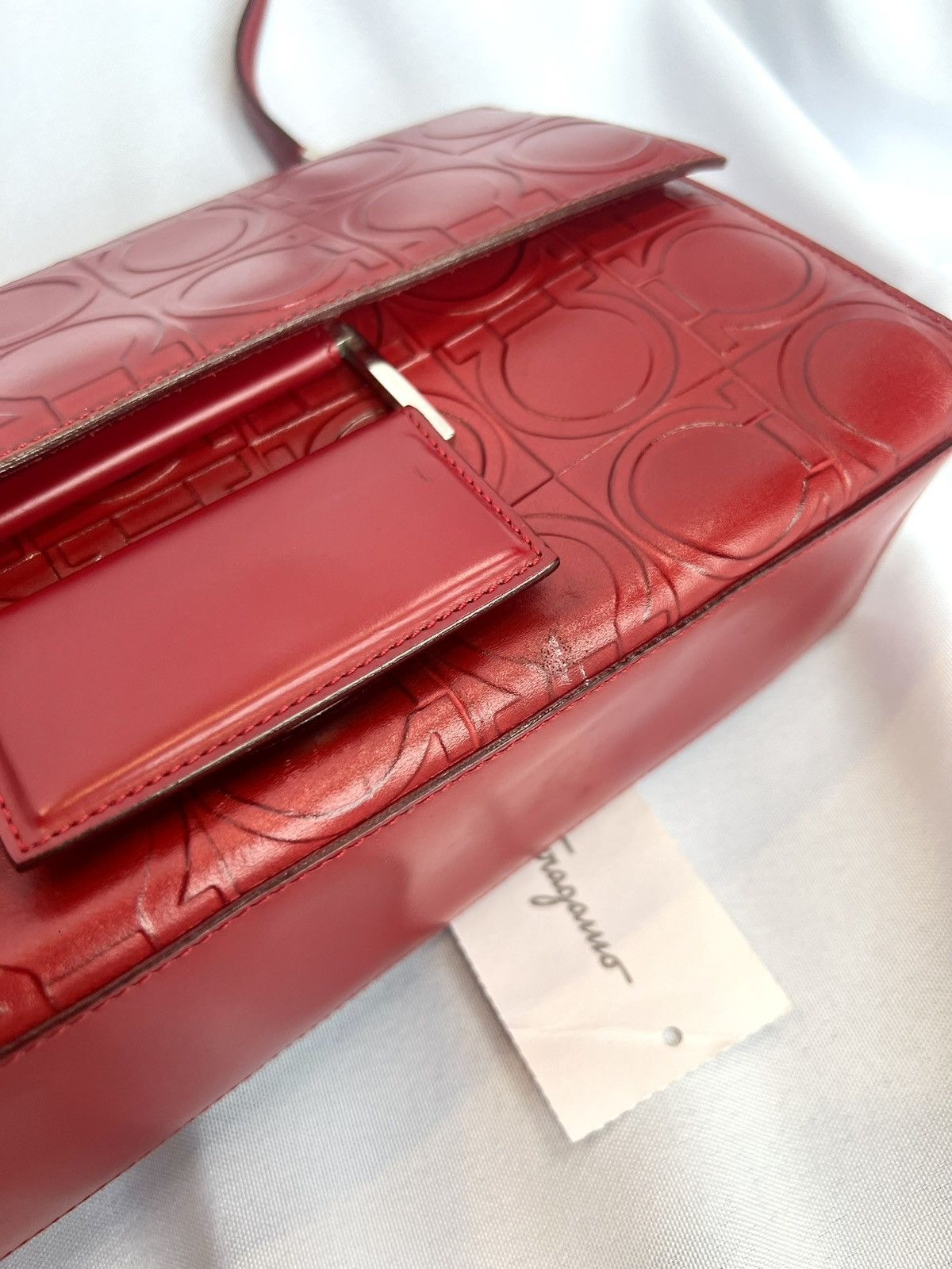 Salvatore Ferragamo Ferragamo Red Gancini Embossed Leather Shoulder Bag Size ONE SIZE - 18 Thumbnail