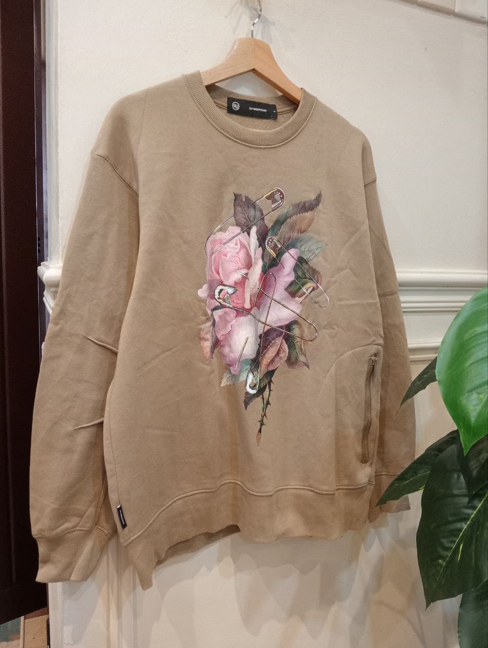 GU × Undercover GU X UNDERCOVER FLORAL ROSE OVERSIZED SWEATSHIRT - SIZE L Size US L / EU 52-54 / 3 - 3 Thumbnail