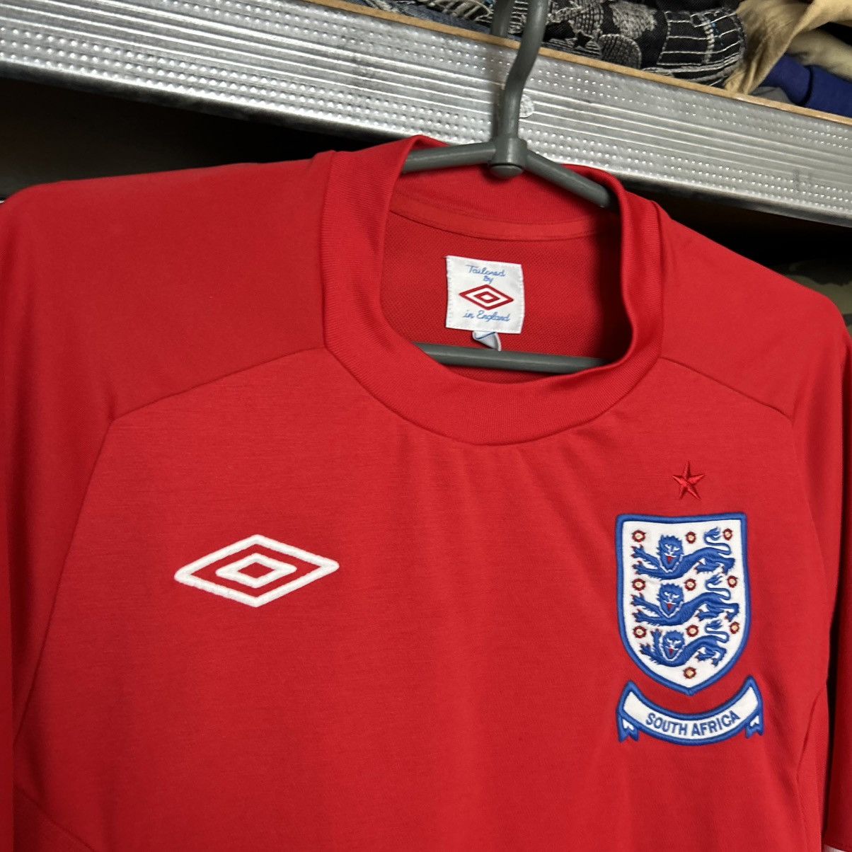 Umbro Vintage Umbro England Small logo Training soccer jersey Size US S / EU 44-46 / 1 - 2 Thumbnail