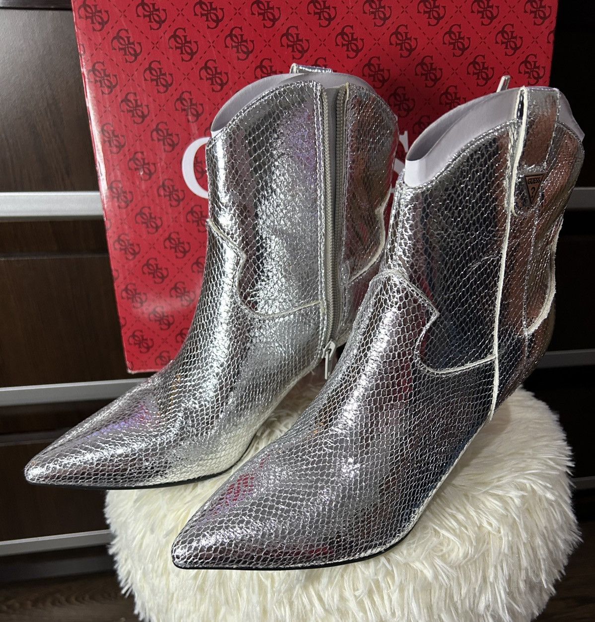 Guess GUESS Ankle Boots (Silver Snake Print), size 39 Size US 9 / IT 39 - 16 Thumbnail