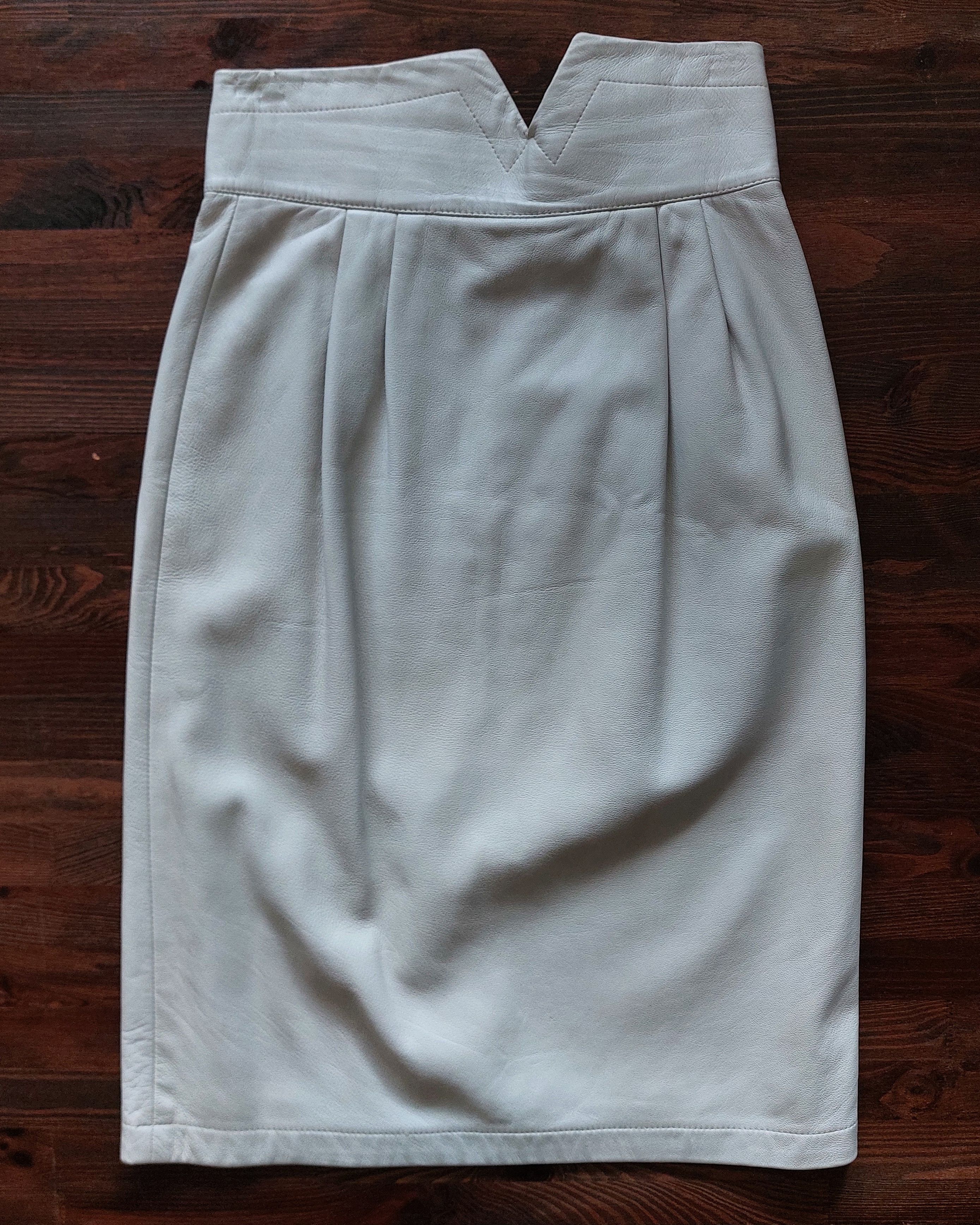 Vintage 1980s leather skirt high-waisted Size 25" / US 0 / IT 36 - 7 Thumbnail